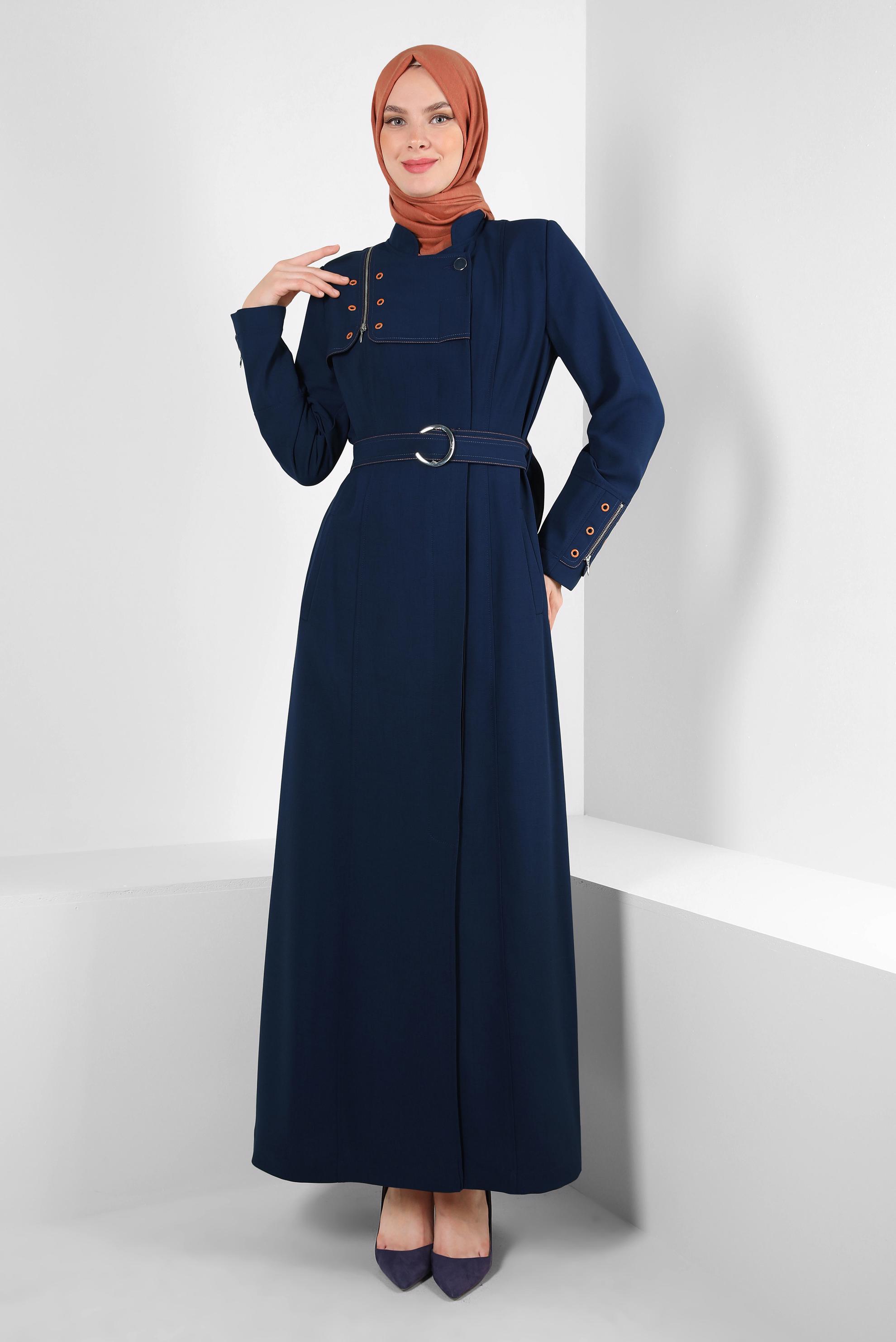 Tesettür giyim LACİVERT HAKİM YAKA KUŞGÖZLÜ DETAYLI PARDESÜ 10711