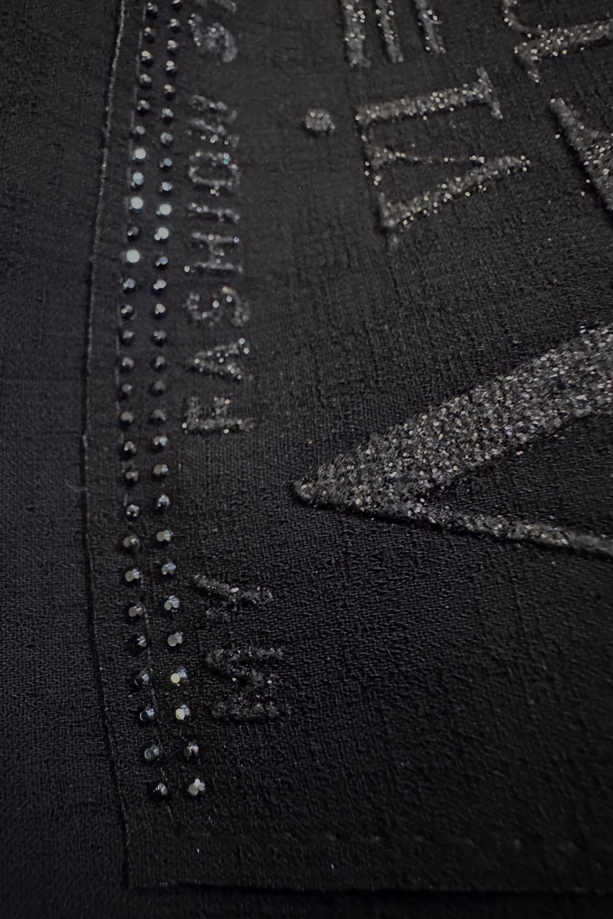 Tesettür giyim SİYAH YAZI BASKILI ZİNCİR DETAYLI PARDESÜ 10722