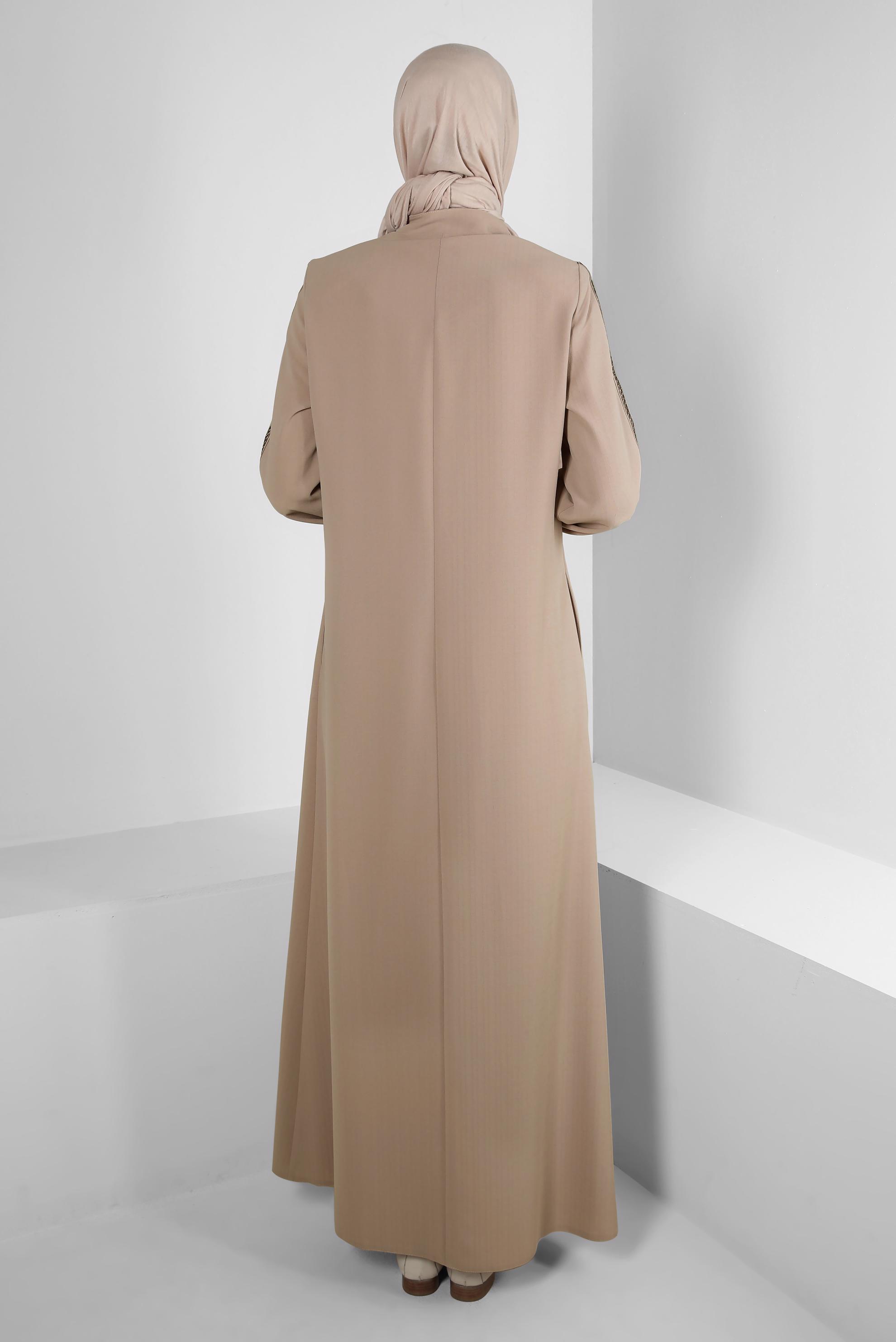 Vêtements hijab BEIGE SURMANTEAU IMPRIMÉ SLOGAN AVEC DÉTAIL CHAÎNE 10722