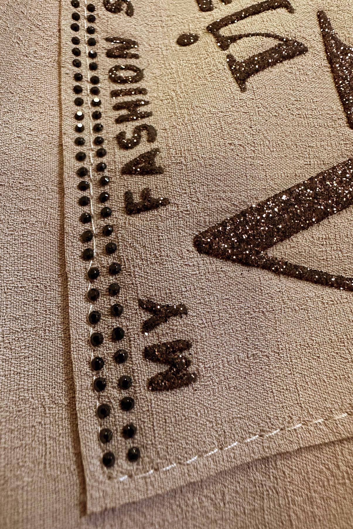 Vêtements hijab BEIGE SURMANTEAU IMPRIMÉ SLOGAN AVEC DÉTAIL CHAÎNE 10722