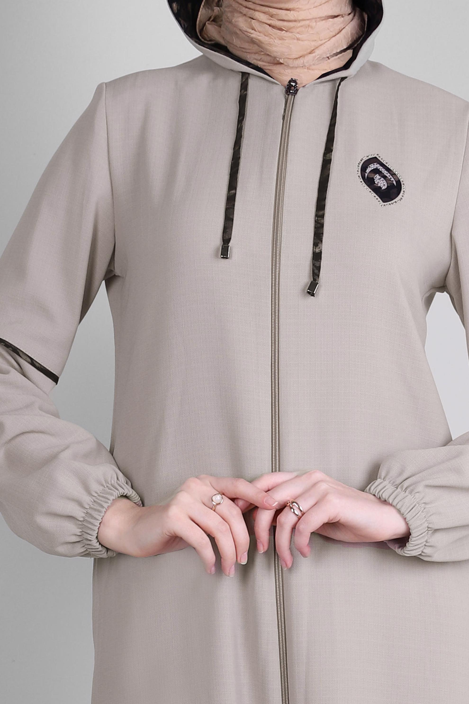 Tesettür giyim BEJ KAPÜŞONLU FERMUARLI PARDESÜ 10728 