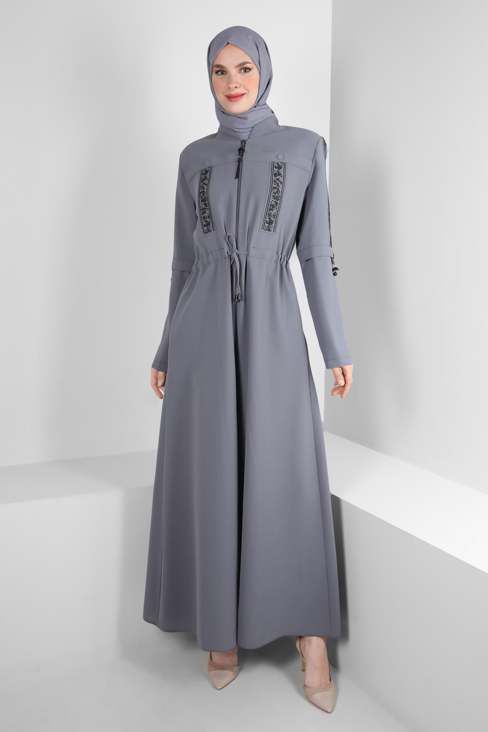 Tesettür giyim GRİ DESENLİ BELİ BÜZGÜLÜ FERMUARLI PARDESÜ 10731