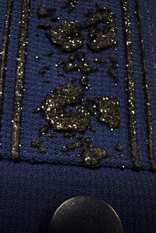 Tesettür giyim LACİVERT DESENLİ BELİ BÜZGÜLÜ FERMUARLI PARDESÜ 10731 - ALVİNA