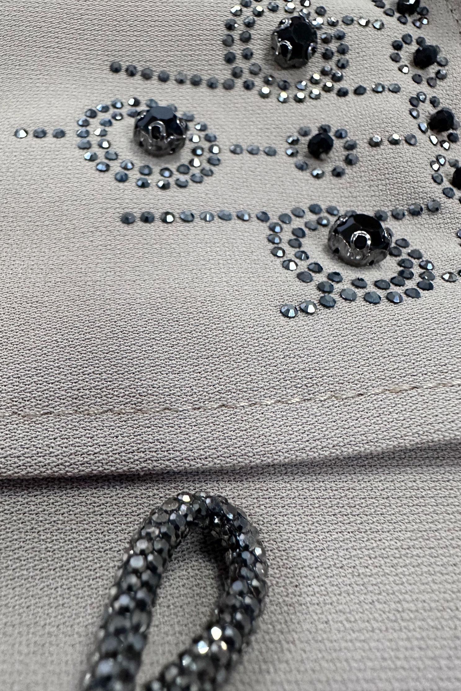 Tesettür giyim BEJ HAKİM YAKA TAŞ DETAYLI PARDESÜ 10732