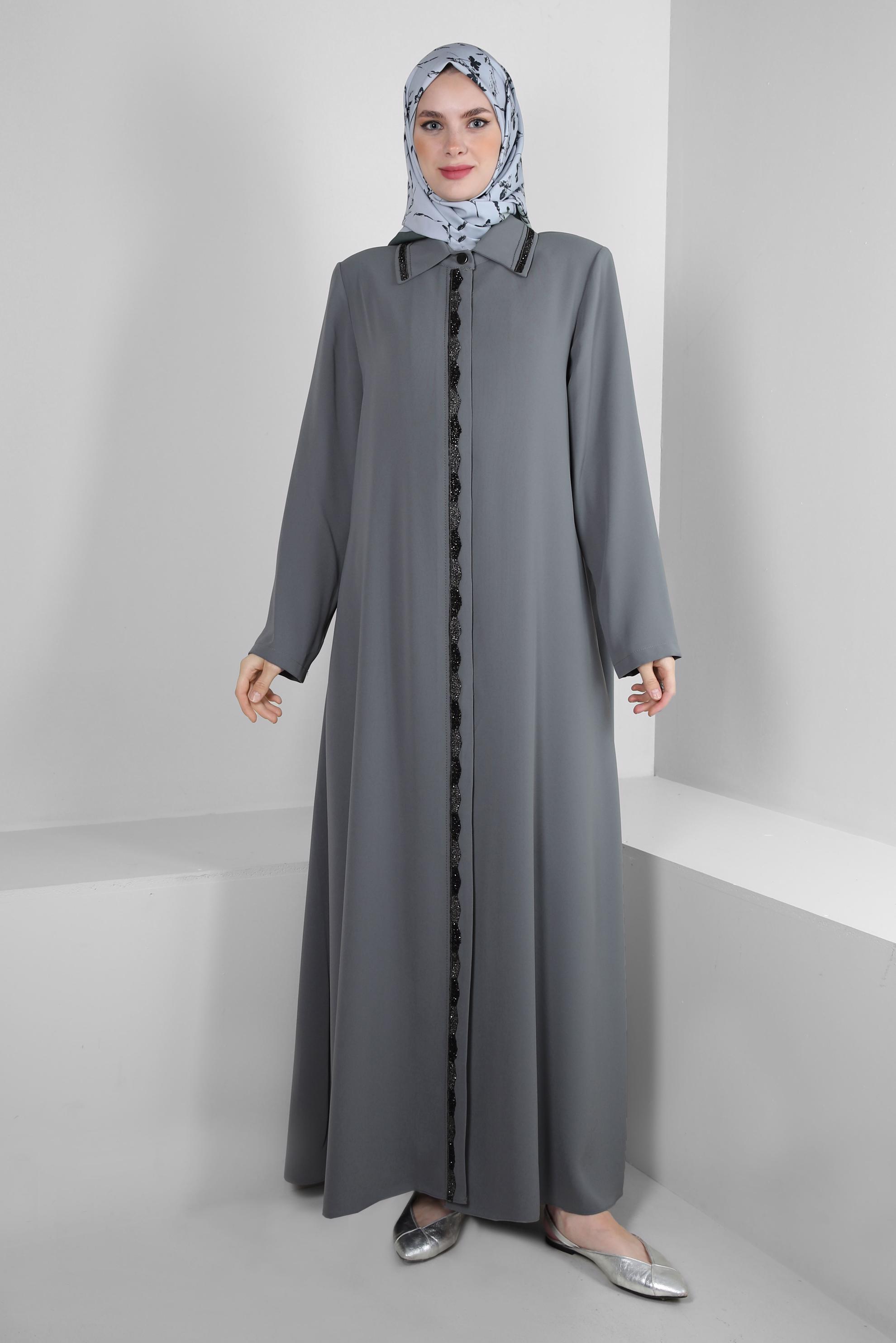 Tesettür giyim GRİ GİZLİ DÜĞMELİ TAŞ İŞLEMELİ PARDESÜ 10736