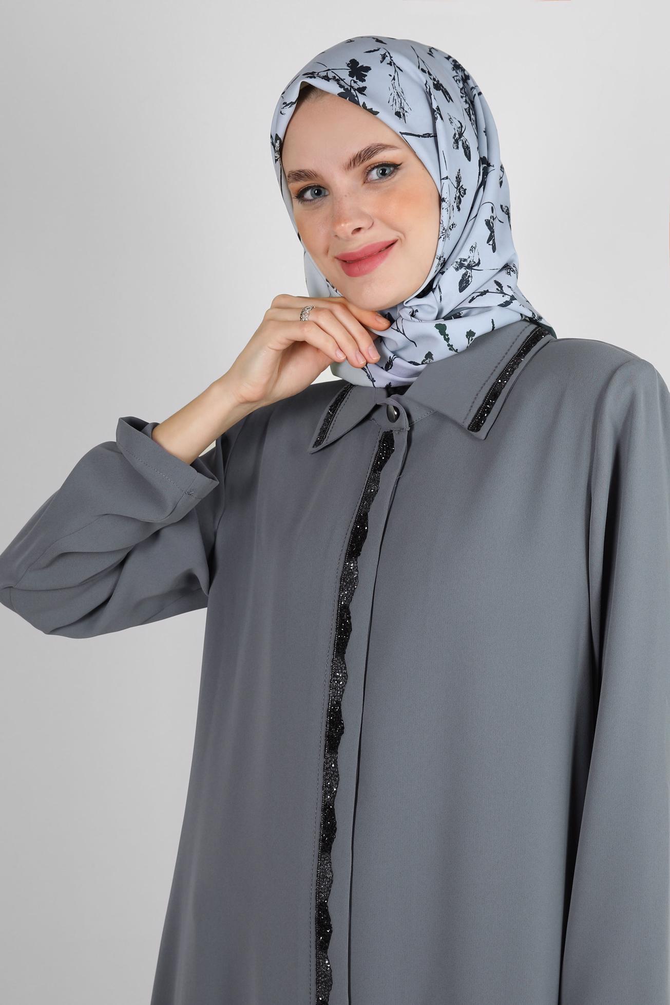 Tesettür giyim GRİ GİZLİ DÜĞMELİ TAŞ İŞLEMELİ PARDESÜ 10736