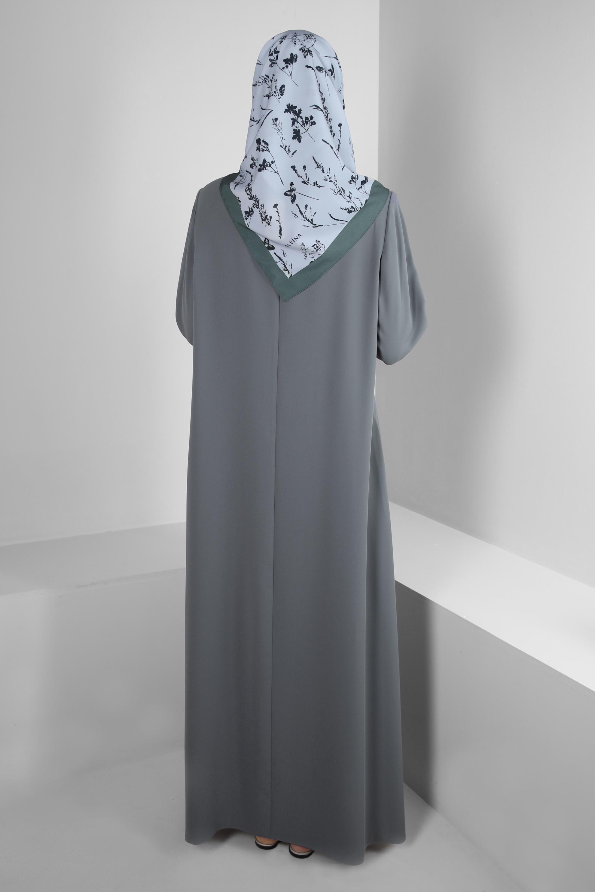 Tesettür giyim GRİ GİZLİ DÜĞMELİ TAŞ İŞLEMELİ PARDESÜ 10736