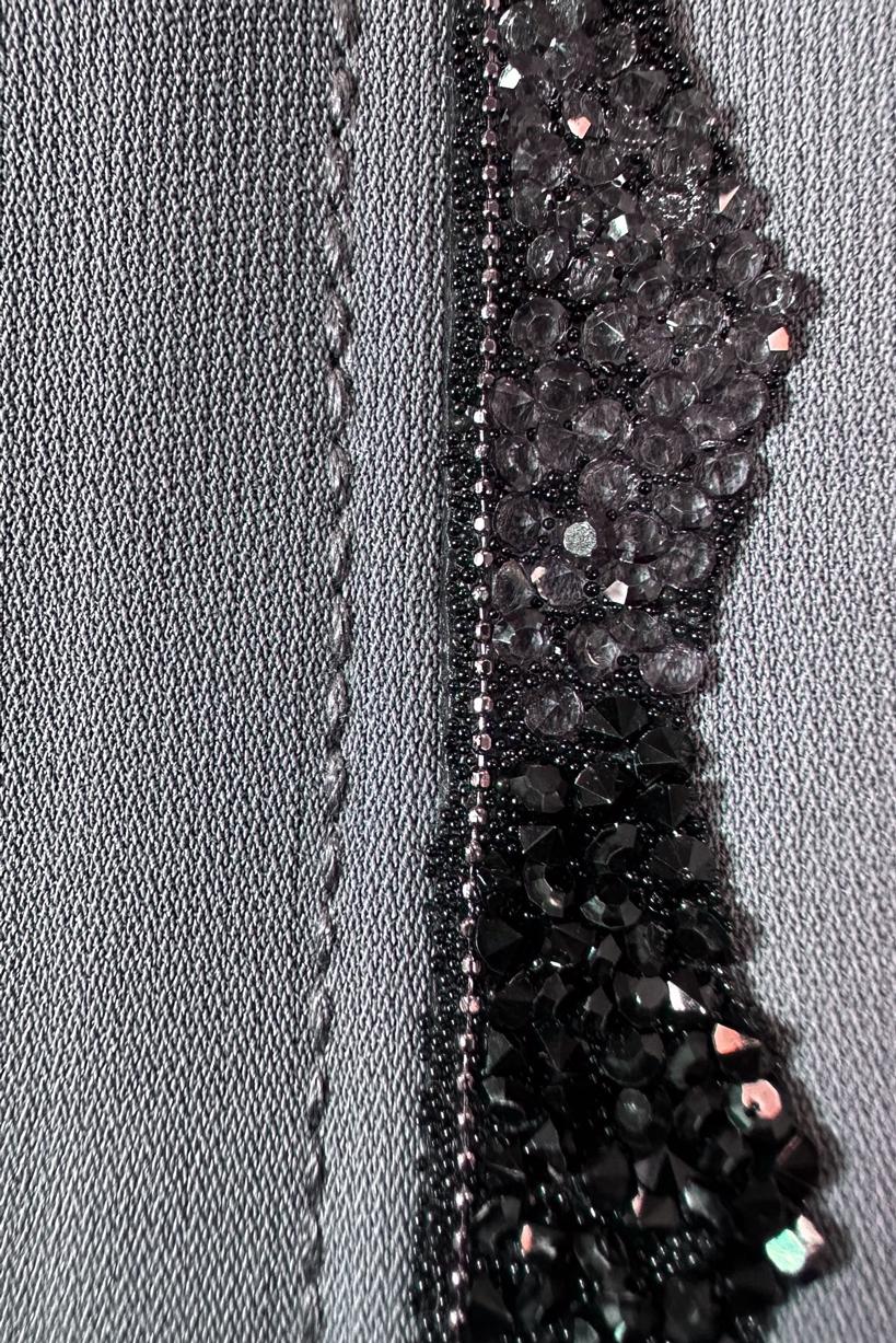 Tesettür giyim GRİ GİZLİ DÜĞMELİ TAŞ İŞLEMELİ PARDESÜ 10736