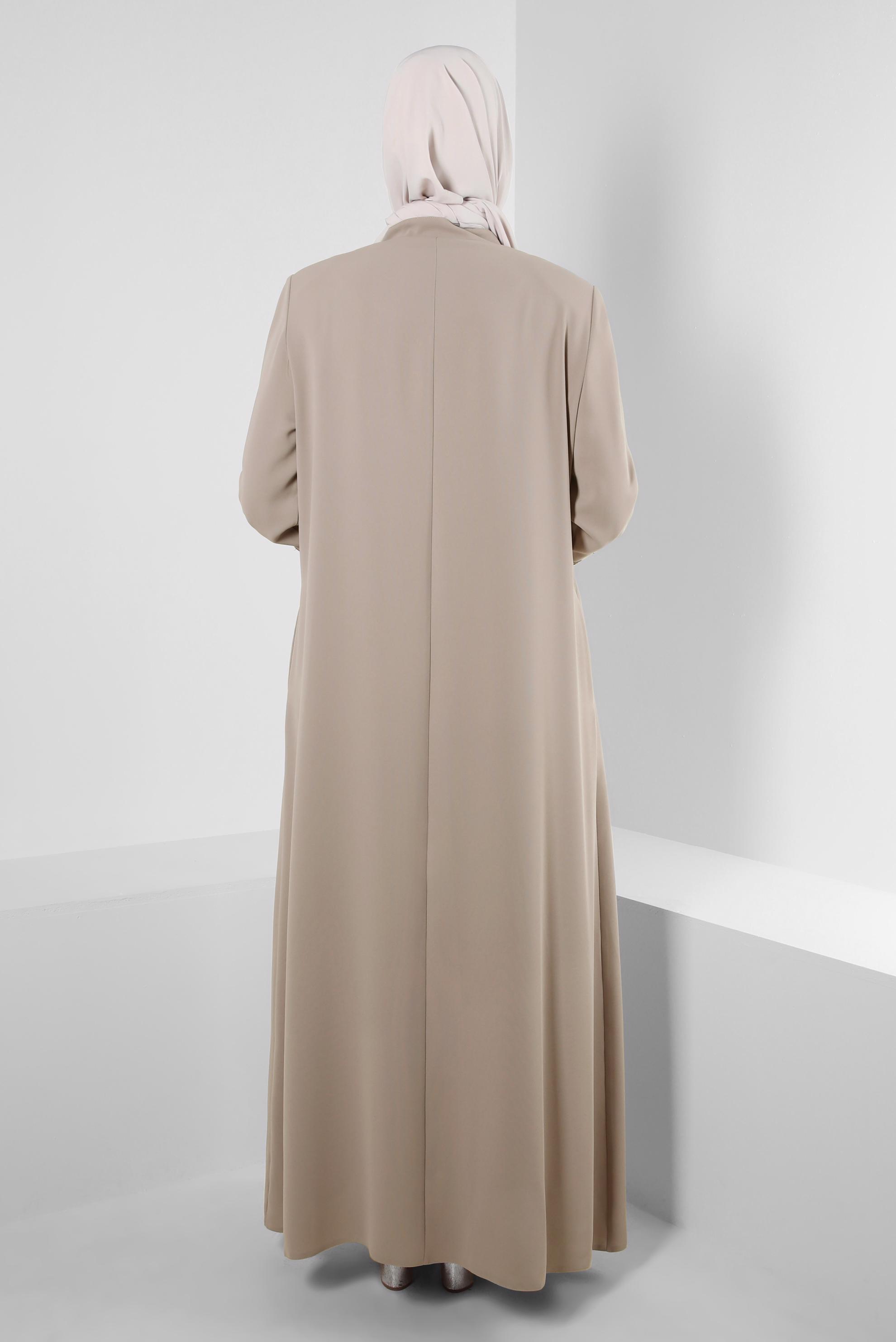 Tesettür giyim BEJ BONCUK İŞLEMELİ CEPLİ PARDESÜ 10739