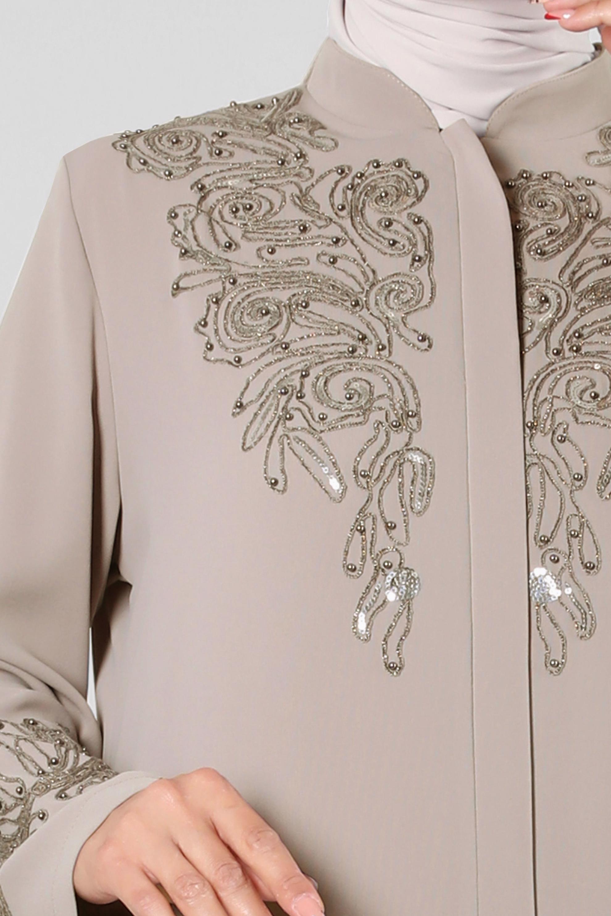 Tesettür giyim BEJ BONCUK İŞLEMELİ CEPLİ PARDESÜ 10739