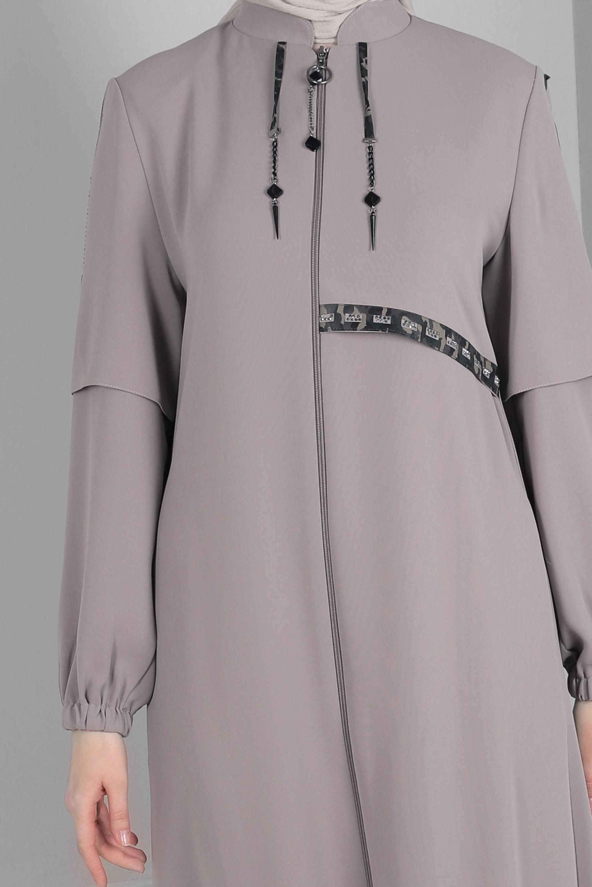 Tesettür giyim BEJ FERMUARLI BAĞCIK DETAYLI PARDESÜ 10741