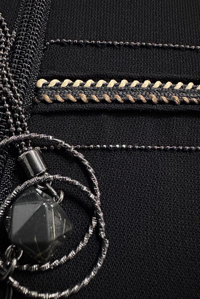 Tesettür giyim SİYAH FERMUAR DETAYLI HAKİM YAKA PARDESÜ 10742 - ALVİNA