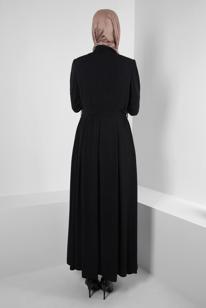 Tesettür giyim SİYAH KEMERLİ PİLİSE DETAYLI TAŞLI PARDESÜ 10750 - ALVİNA