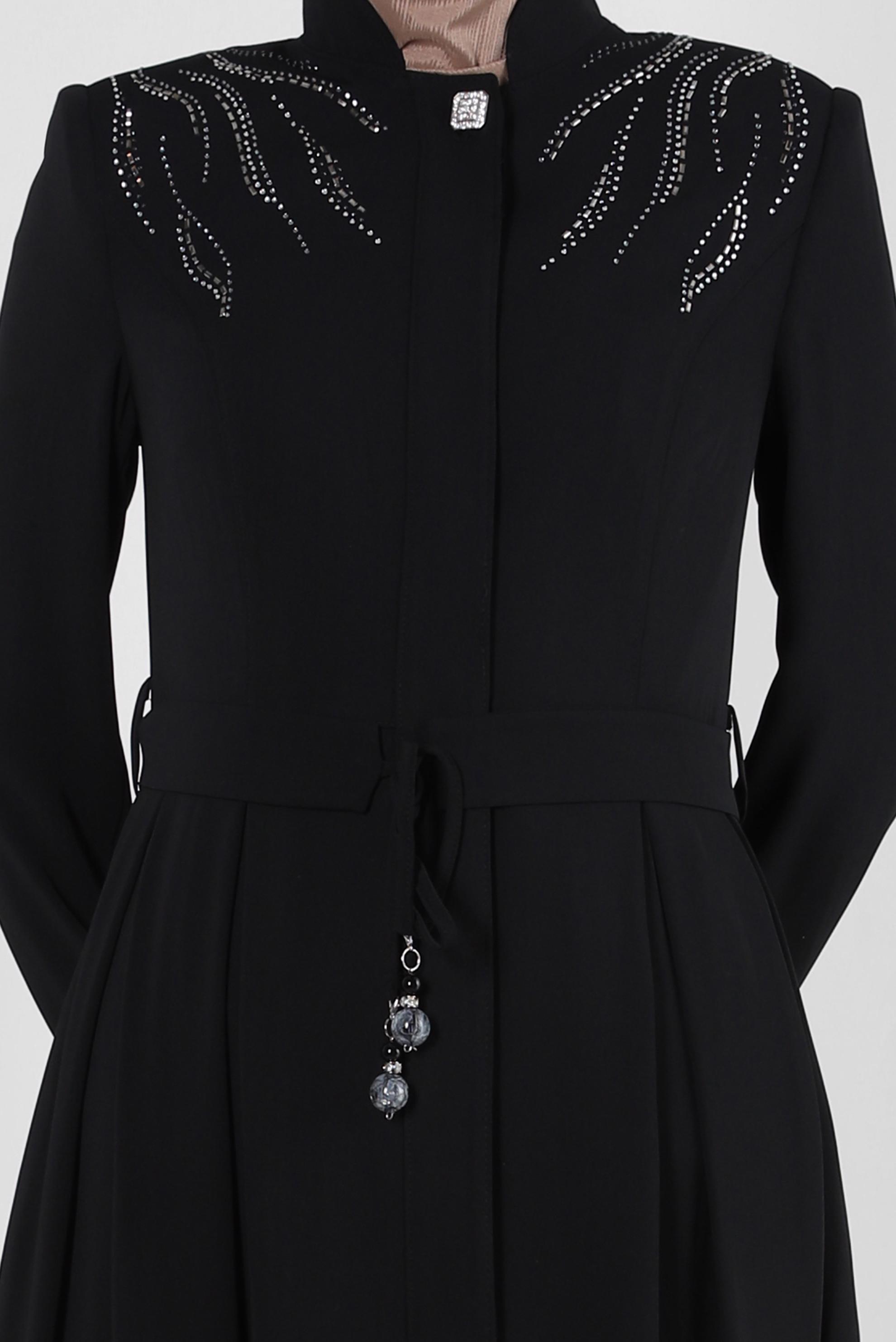 Tesettür giyim SİYAH KEMERLİ PİLİSE DETAYLI TAŞLI PARDESÜ 10750