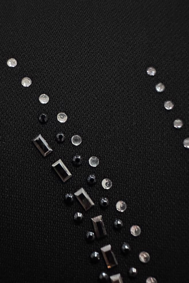 Tesettür giyim SİYAH KEMERLİ PİLİSE DETAYLI TAŞLI PARDESÜ 10750 - ALVİNA