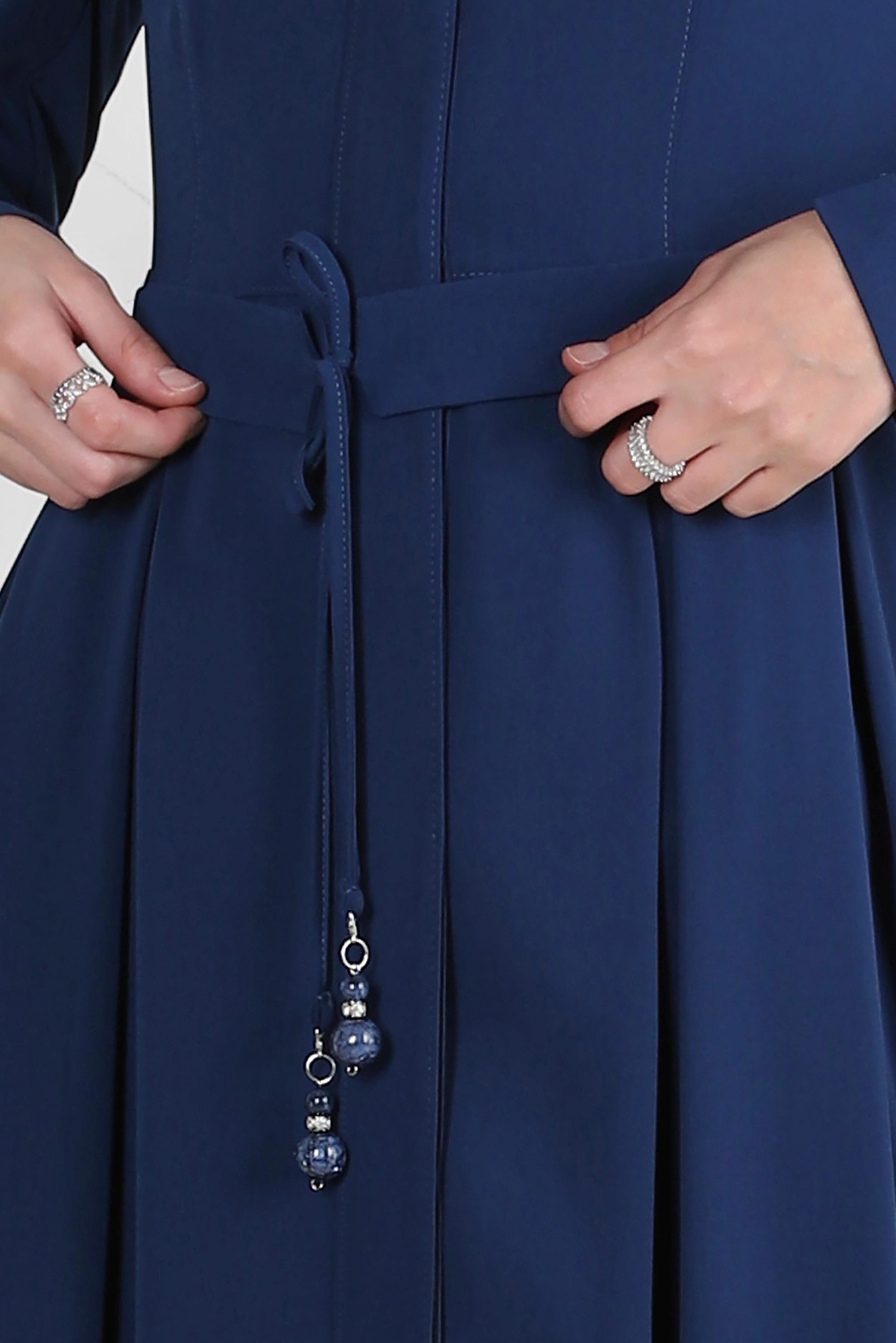 Tesettür giyim LACİVERT KEMERLİ PİLİSE DETAYLI TAŞLI PARDESÜ 10750