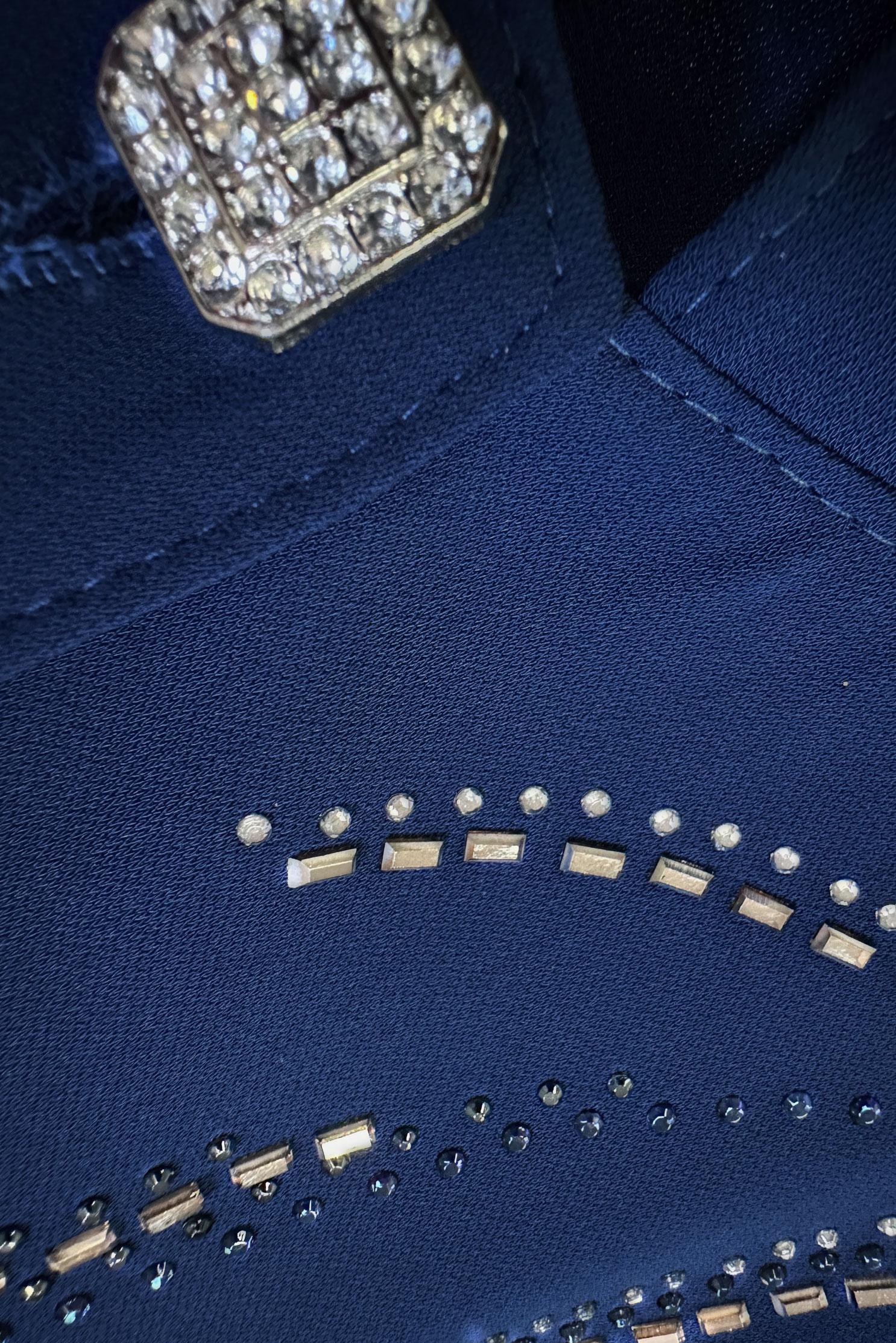 Tesettür giyim LACİVERT KEMERLİ PİLİSE DETAYLI TAŞLI PARDESÜ 10750