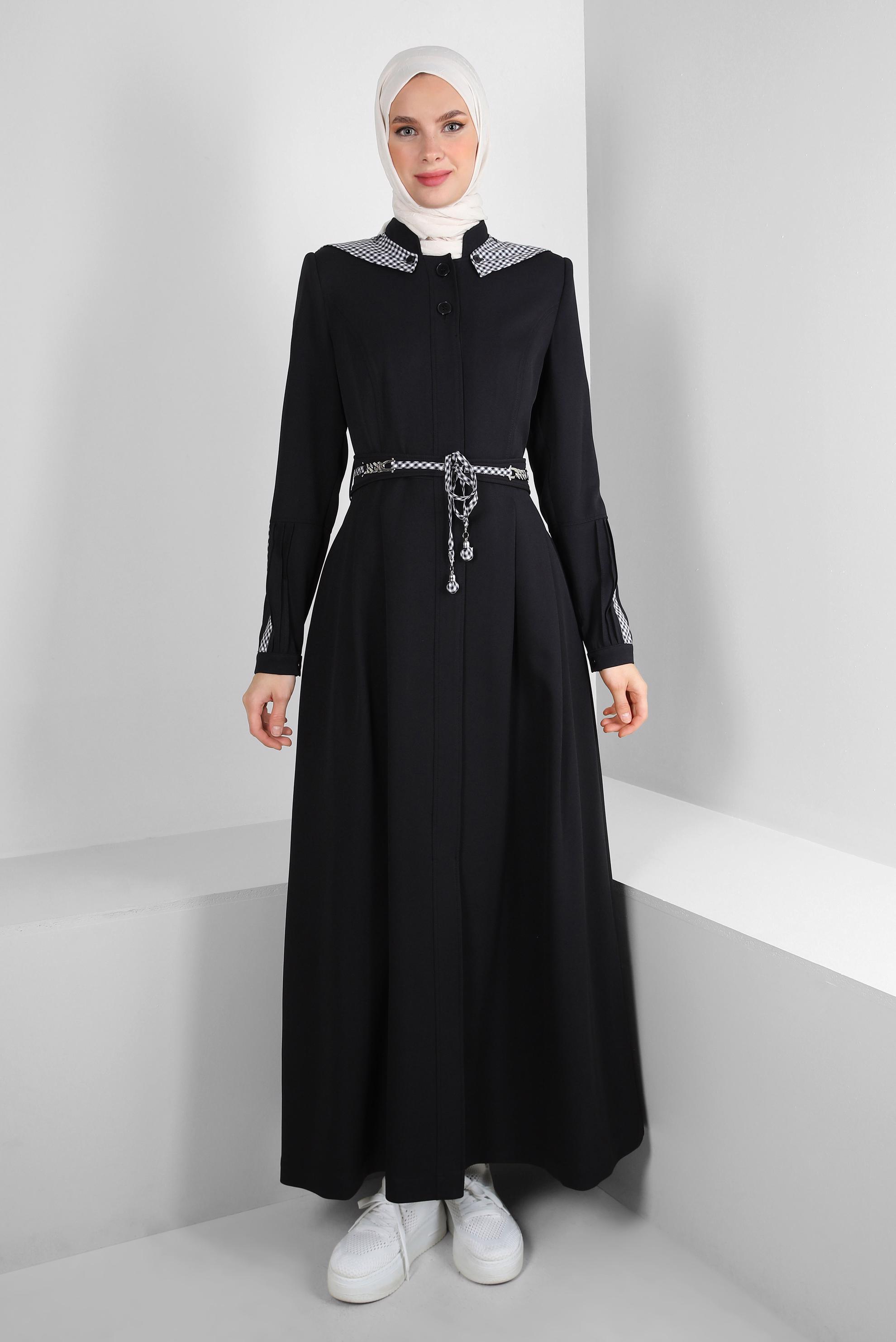Tesettür giyim SİYAH ÇIKARILABİLİR KAPÜŞONLU KEMERLİ PARDESÜ 10759