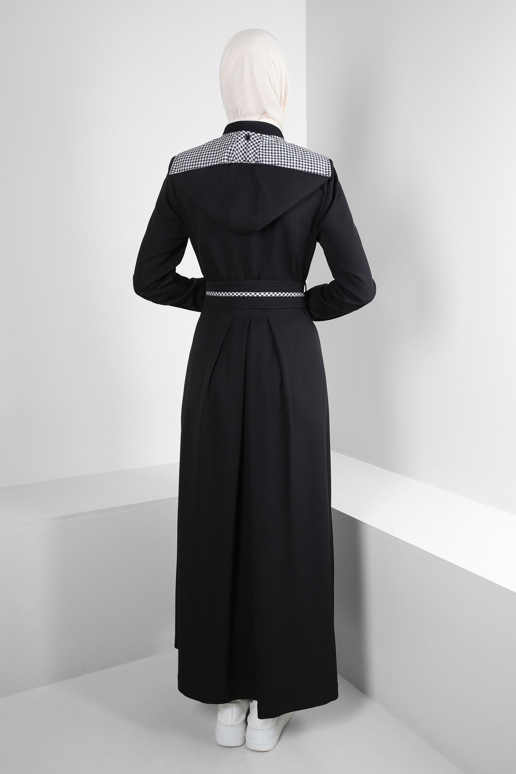 Tesettür giyim SİYAH ÇIKARILABİLİR KAPÜŞONLU KEMERLİ PARDESÜ 10759