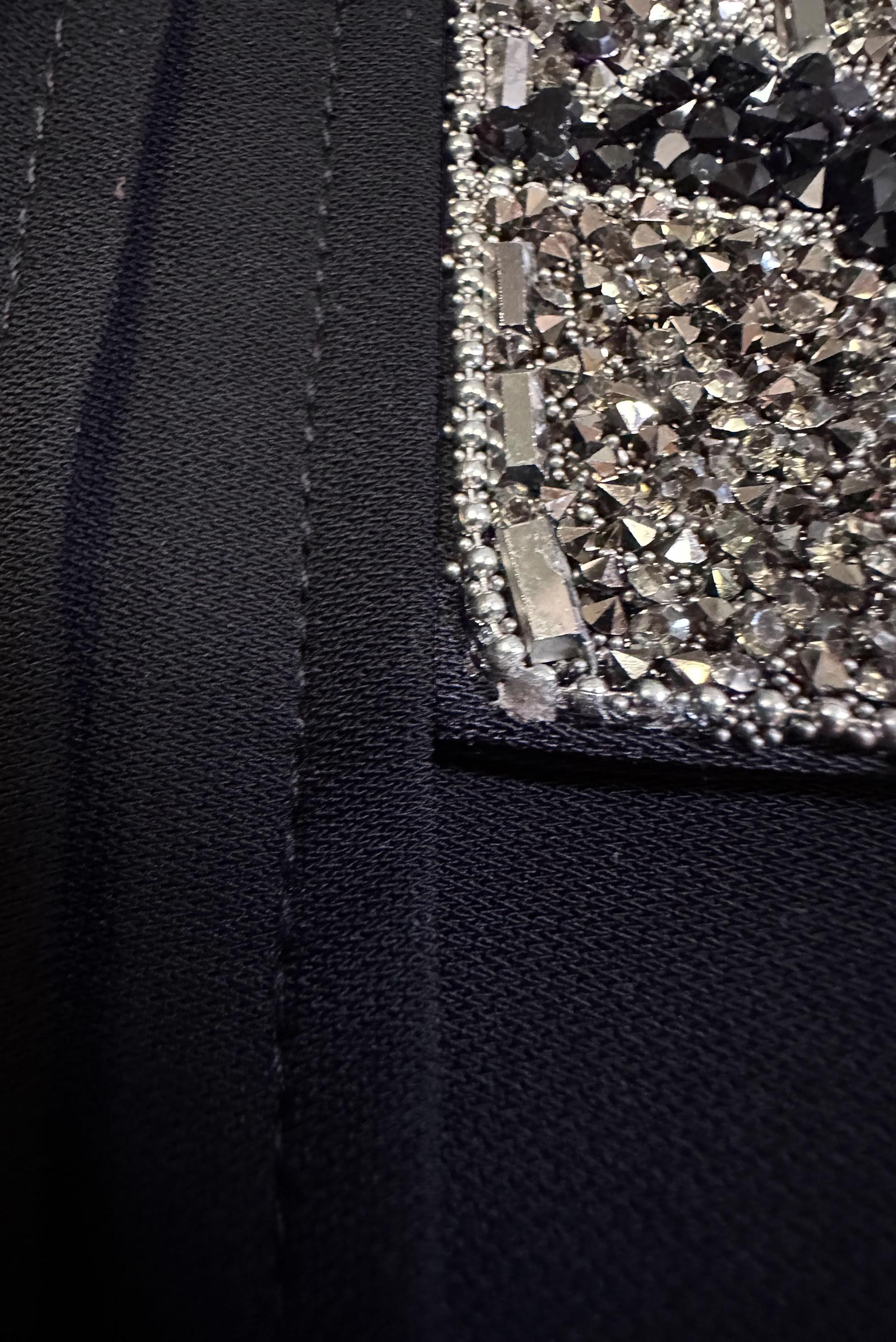 Tesettür giyim SİYAH BELİ BÜZGÜLÜ TAŞ DETAYLI PARDESÜ 10761