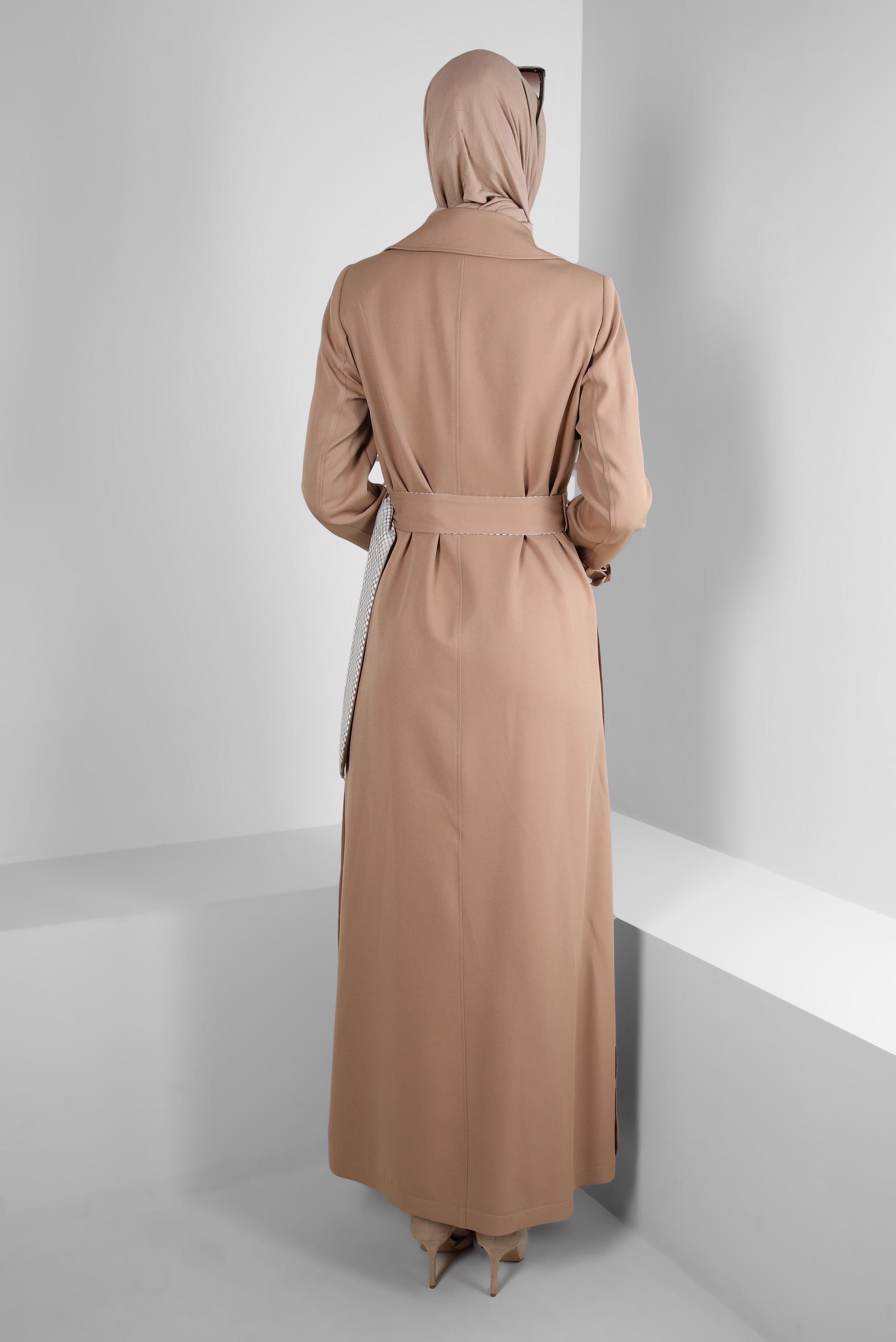 Tesettür giyim KAHVE KRUVAZE YAKA BANTLI KEMERLİ PARDESÜ 10776