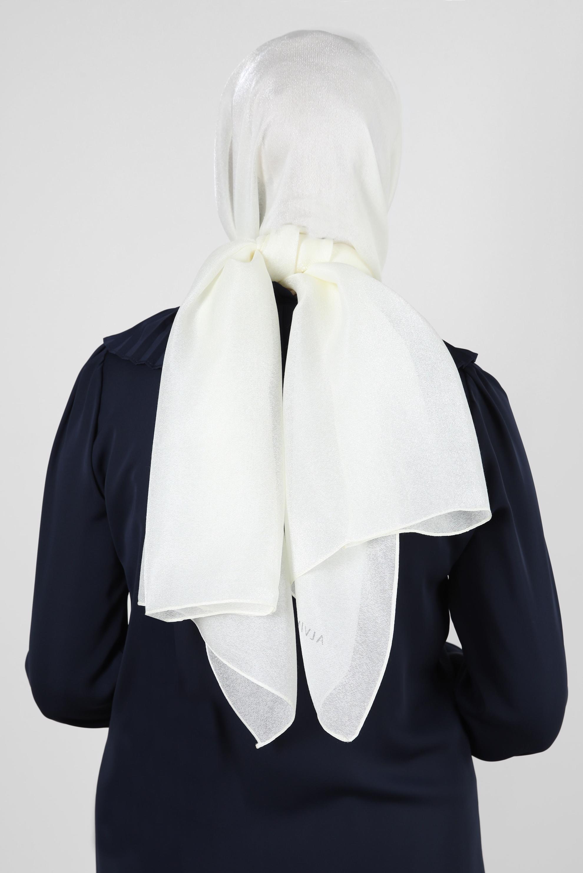 Tesettür giyim BEYAZ ALVİNA SİMLİ ŞAL 8240