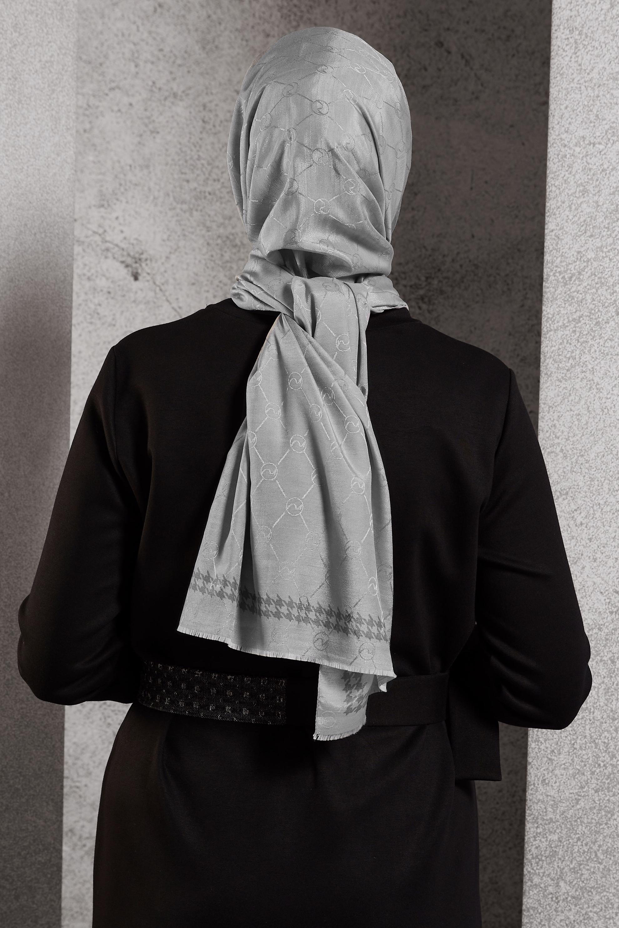 Tesettür giyim GRİ ALVİNA MONOGRAM ŞAL 8267