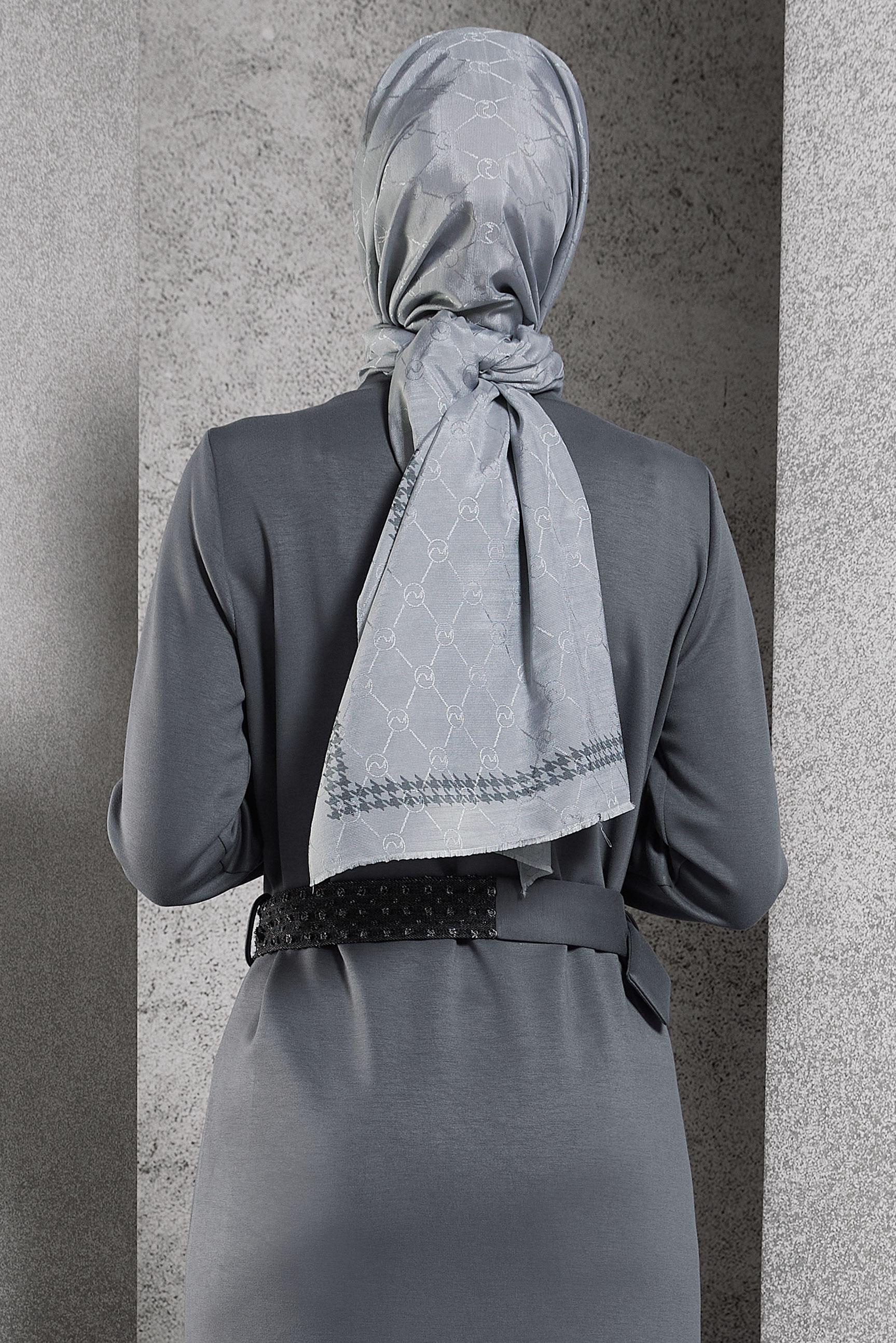 Tesettür giyim GÜMÜŞ ALVİNA MONOGRAM ŞAL 8267