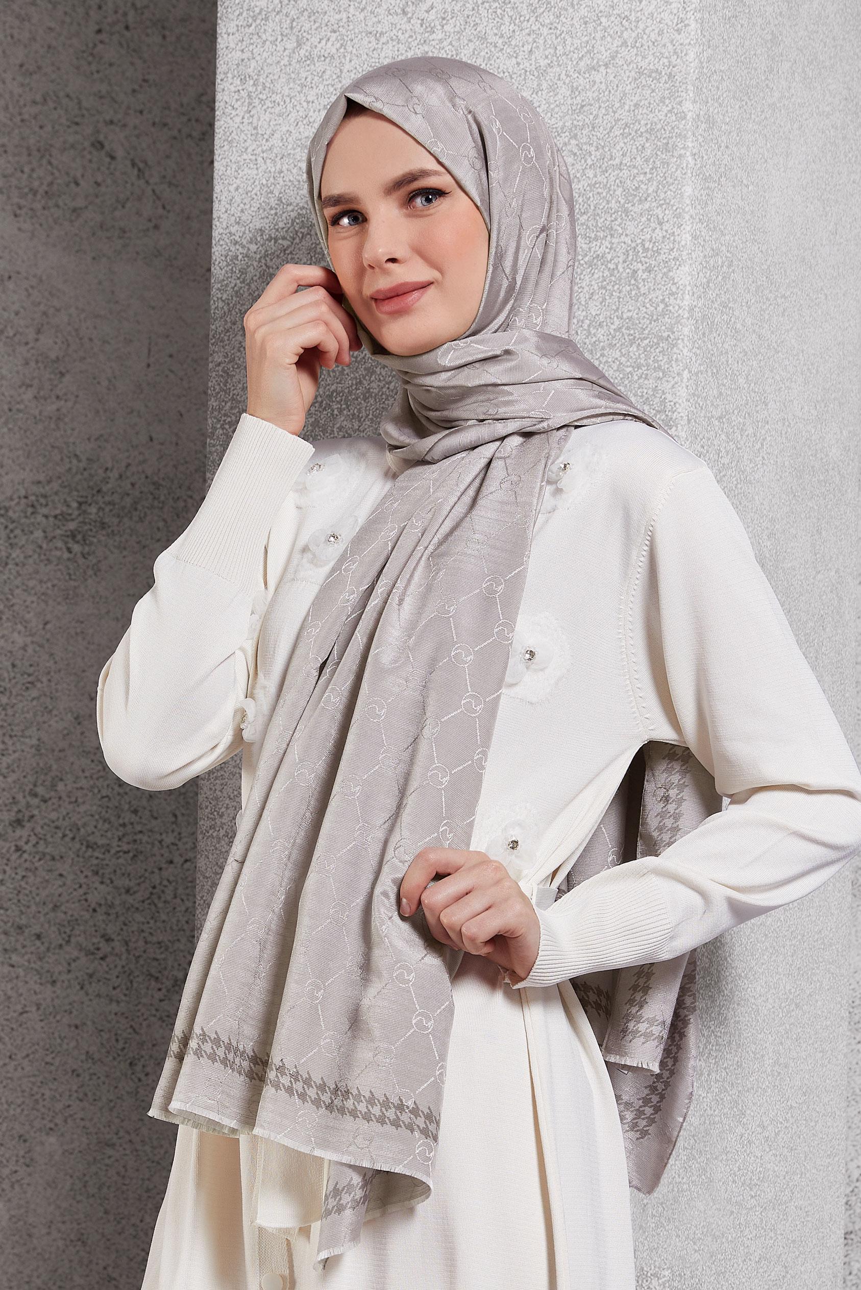 Tesettür giyim BEJ ALVİNA MONOGRAM ŞAL 8267