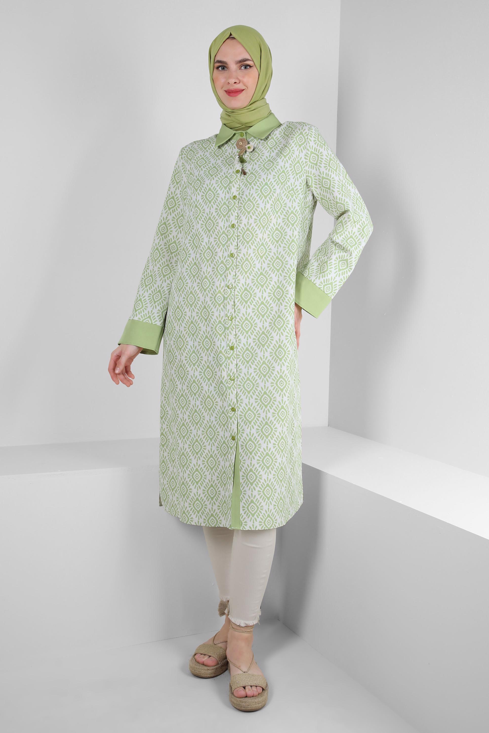 Tesettür giyim YEŞİL DESENLİ BROŞ DETAYLI DÜĞMELİ TUNİK 43677