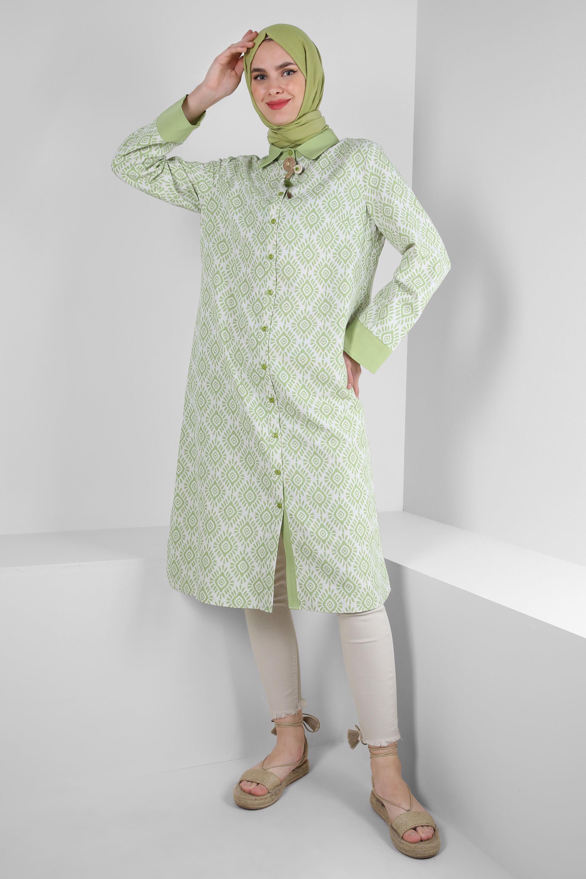Tesettür giyim YEŞİL DESENLİ BROŞ DETAYLI DÜĞMELİ TUNİK 43677