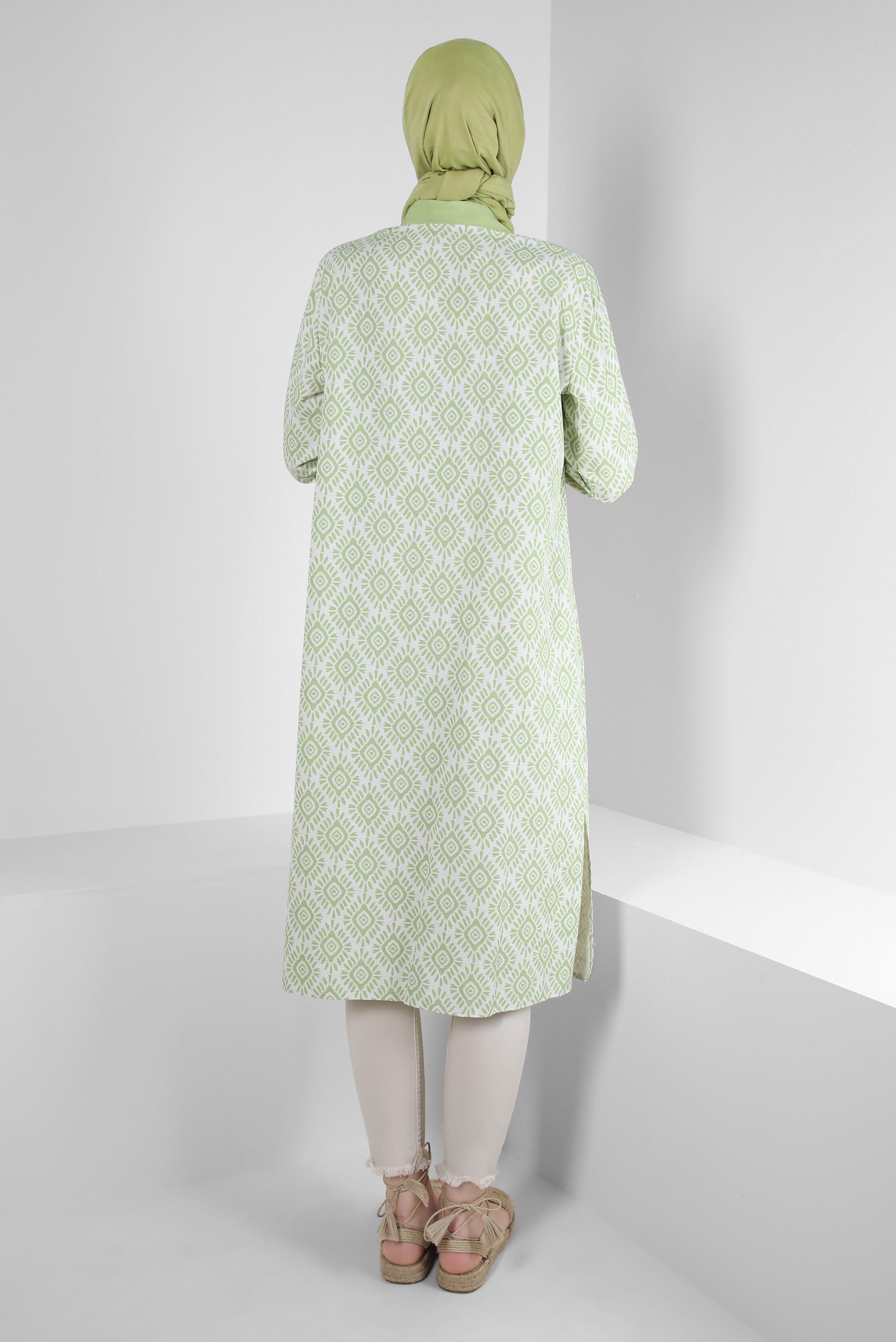 Tesettür giyim YEŞİL DESENLİ BROŞ DETAYLI DÜĞMELİ TUNİK 43677