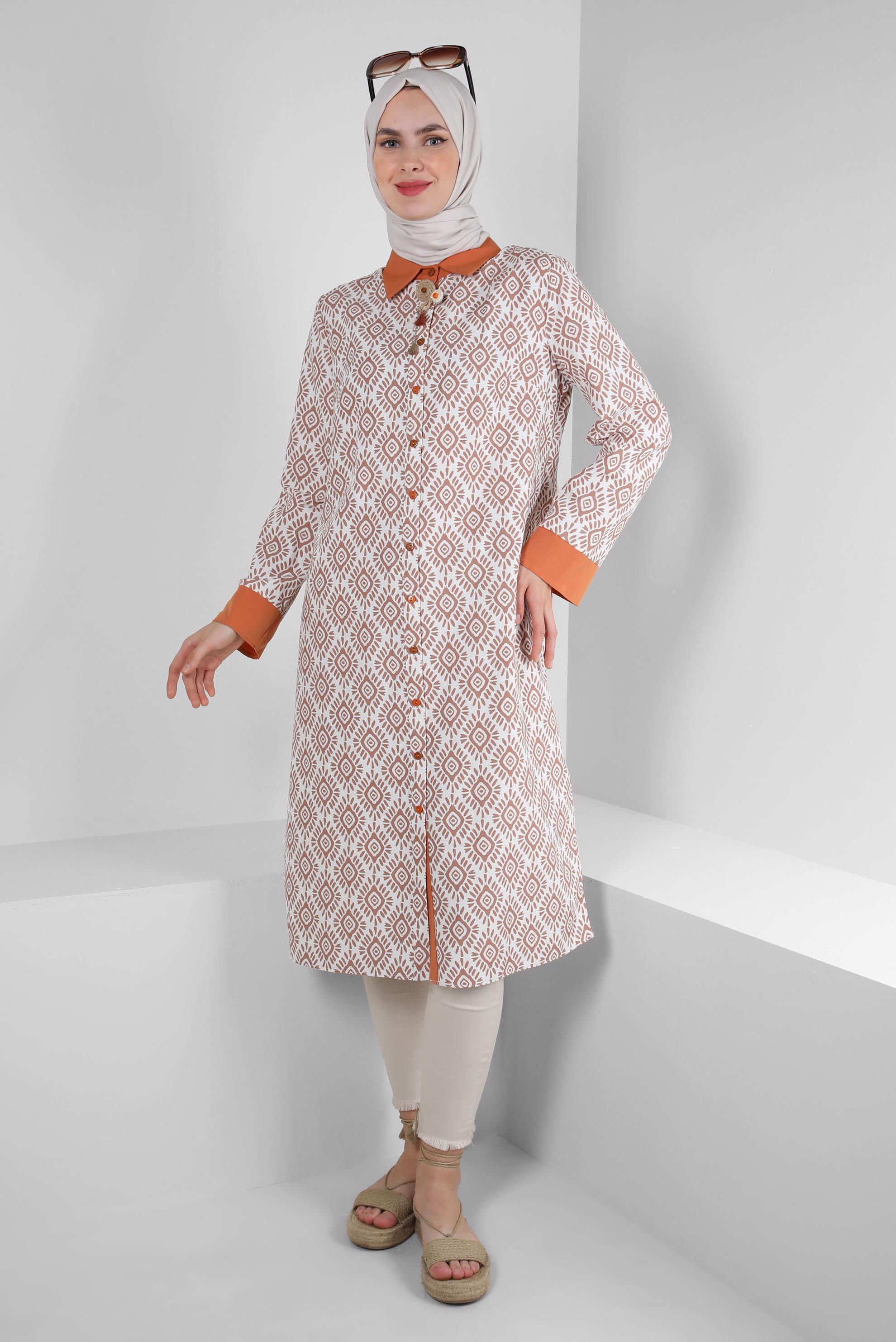 Tesettür giyim KAHVE DESENLİ BROŞ DETAYLI DÜĞMELİ TUNİK 43677