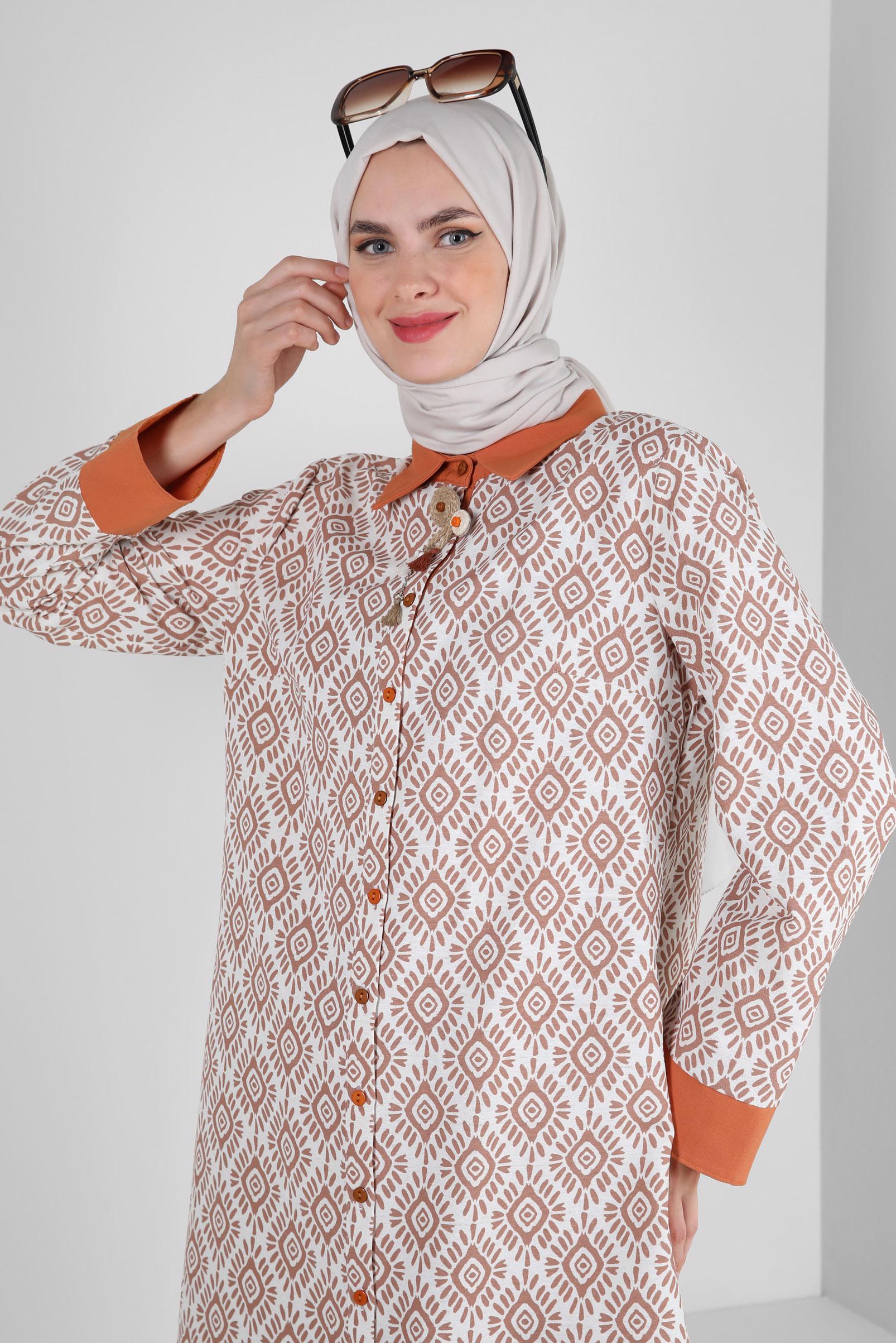Tesettür giyim KAHVE DESENLİ BROŞ DETAYLI DÜĞMELİ TUNİK 43677