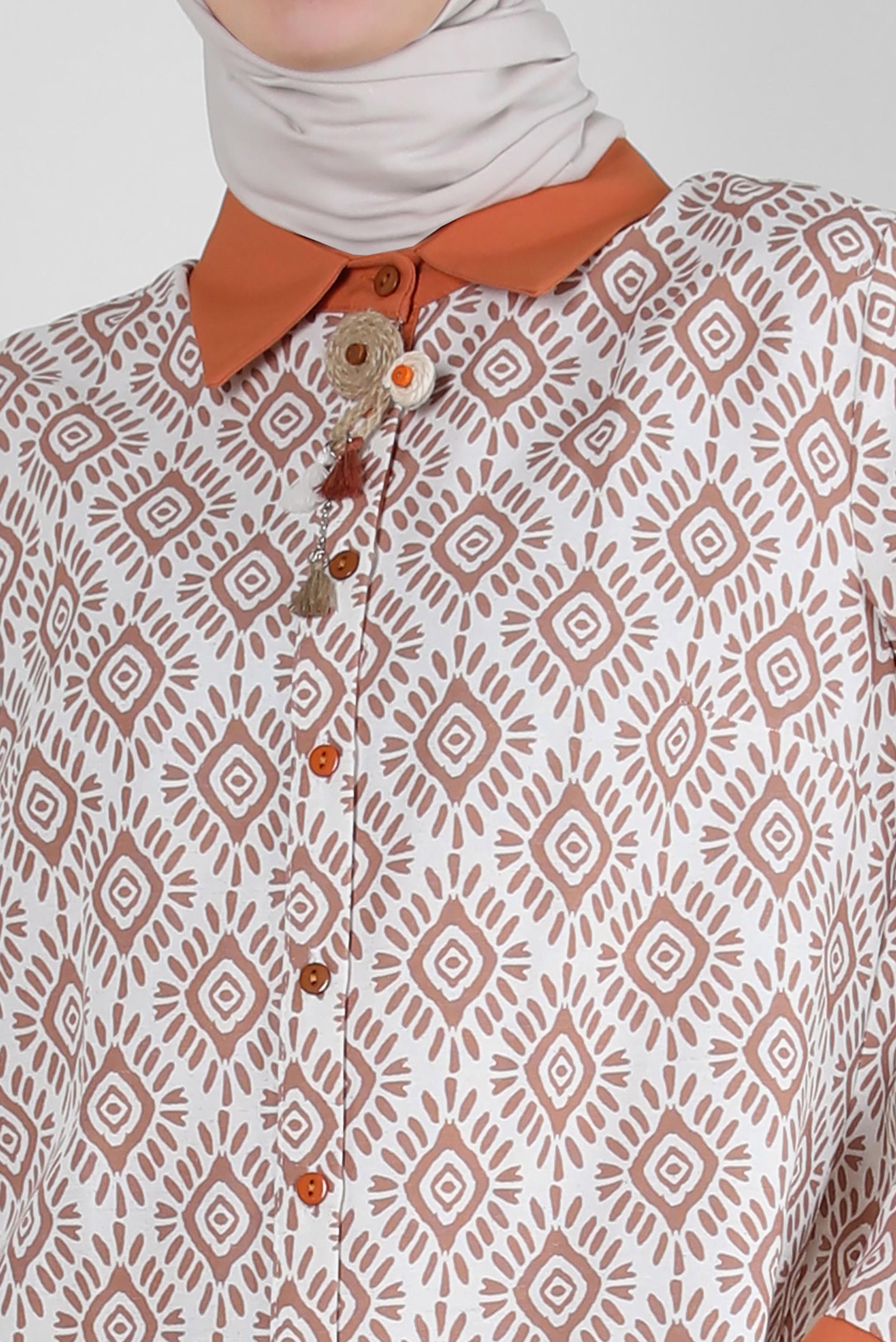 Tesettür giyim KAHVE DESENLİ BROŞ DETAYLI DÜĞMELİ TUNİK 43677