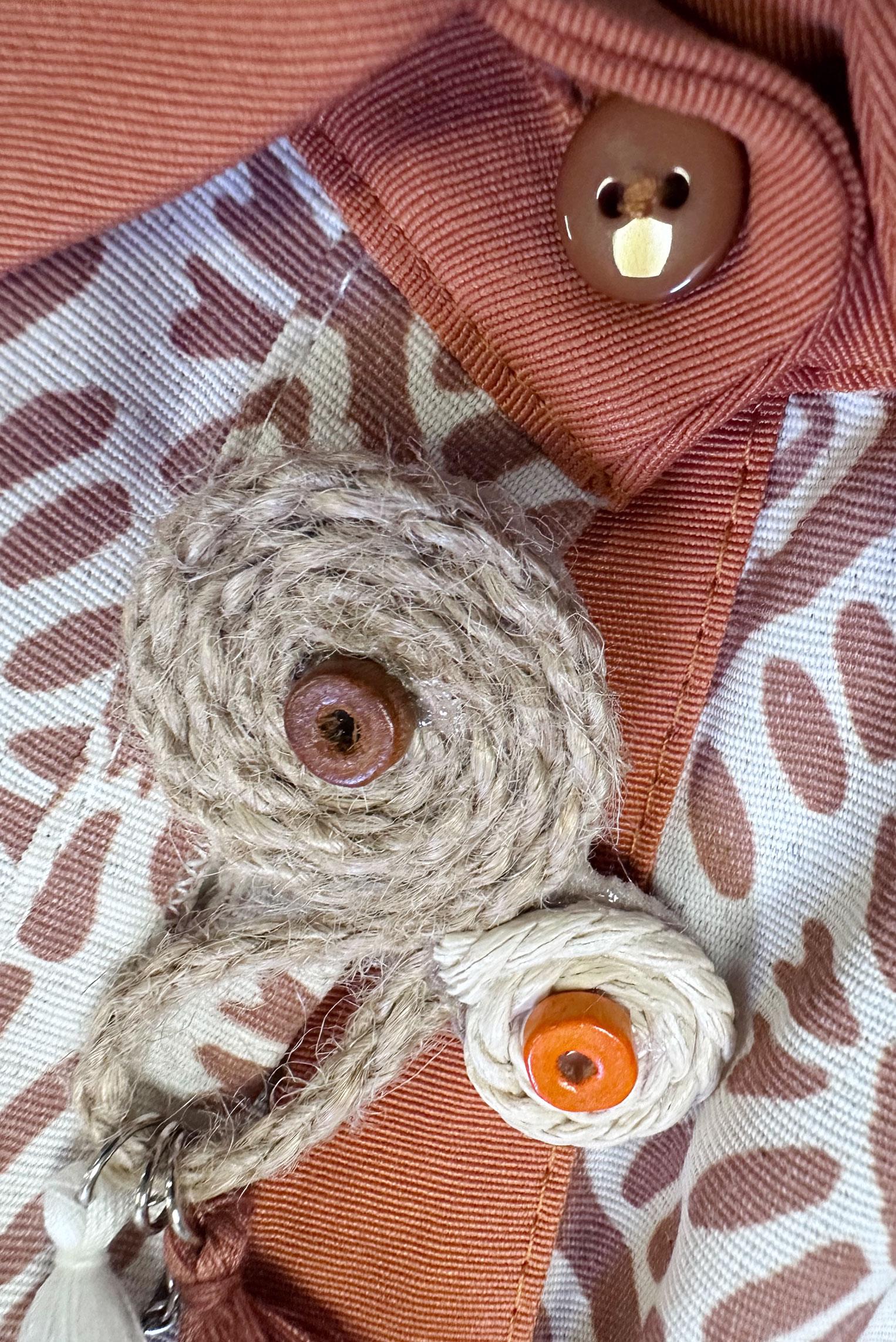 Tesettür giyim KAHVE DESENLİ BROŞ DETAYLI DÜĞMELİ TUNİK 43677