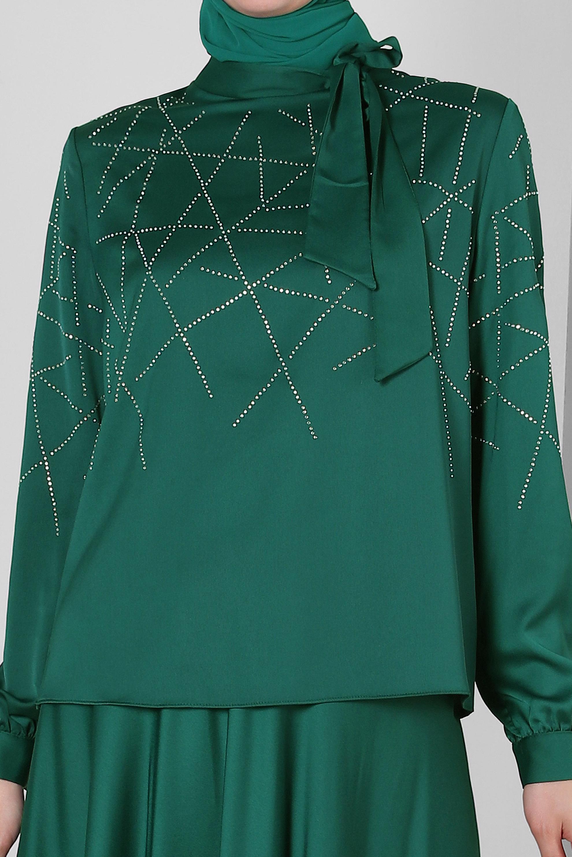 Tesettür giyim YEŞİL TAŞ DETAYLI ETEĞİ PİLİSELİ SATEN TAKIM 43666	