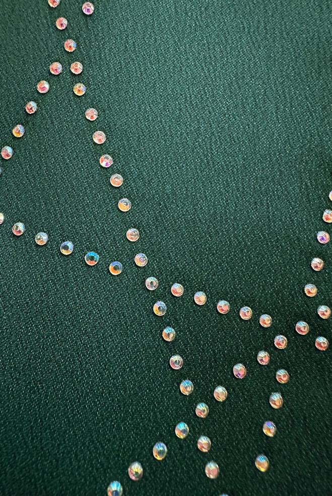 Tesettür giyim YEŞİL TAŞ DETAYLI ETEĞİ PİLİSELİ SATEN TAKIM 43666	 - ALVİNA