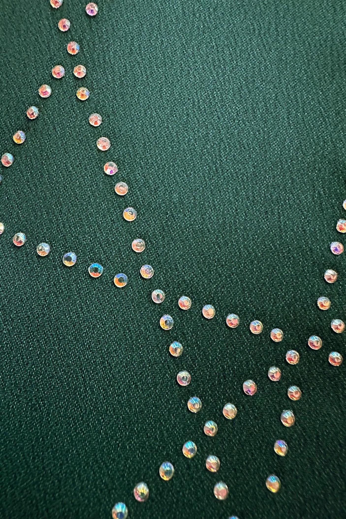 Tesettür giyim YEŞİL TAŞ DETAYLI ETEĞİ PİLİSELİ SATEN TAKIM 43666	