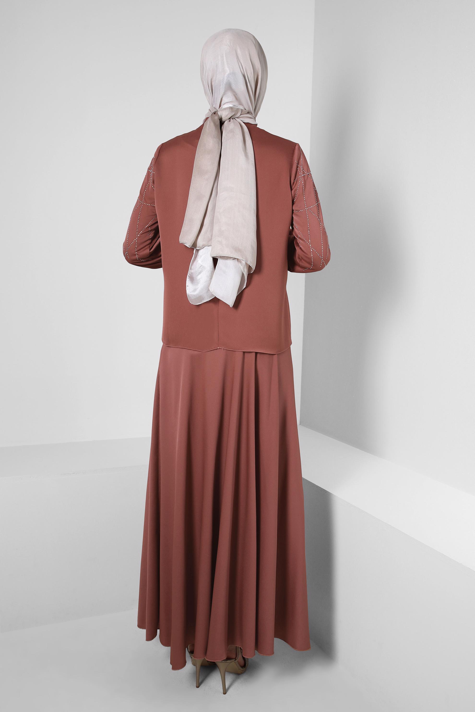 Tesettür giyim PEMBE TAŞ DETAYLI ETEĞİ PİLİSELİ SATEN TAKIM 43666	