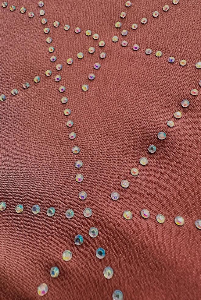 Tesettür giyim PEMBE TAŞ DETAYLI ETEĞİ PİLİSELİ SATEN TAKIM 43666	 - ALVİNA