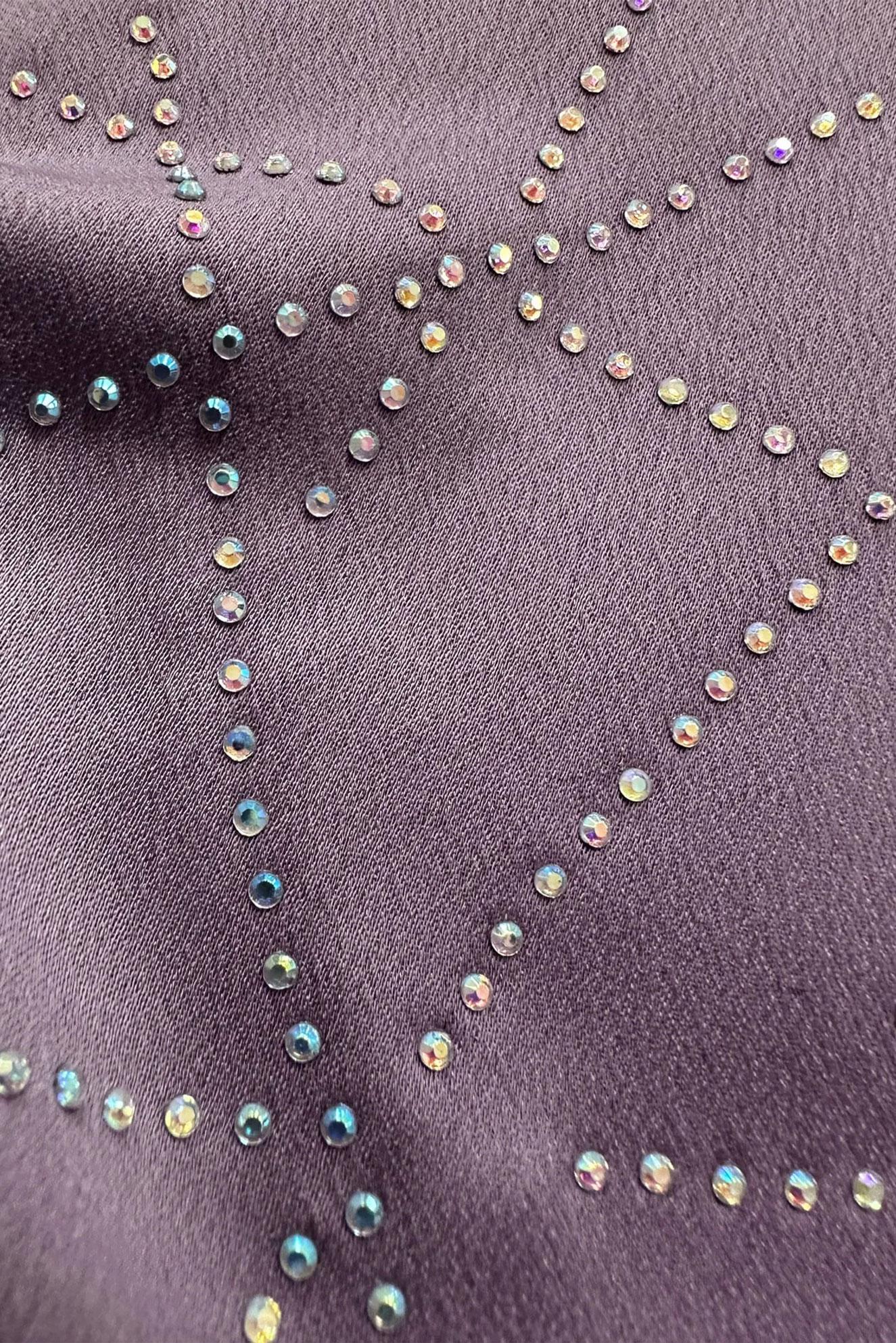 Tesettür giyim MOR TAŞ DETAYLI ETEĞİ PİLİSELİ SATEN TAKIM 43666	