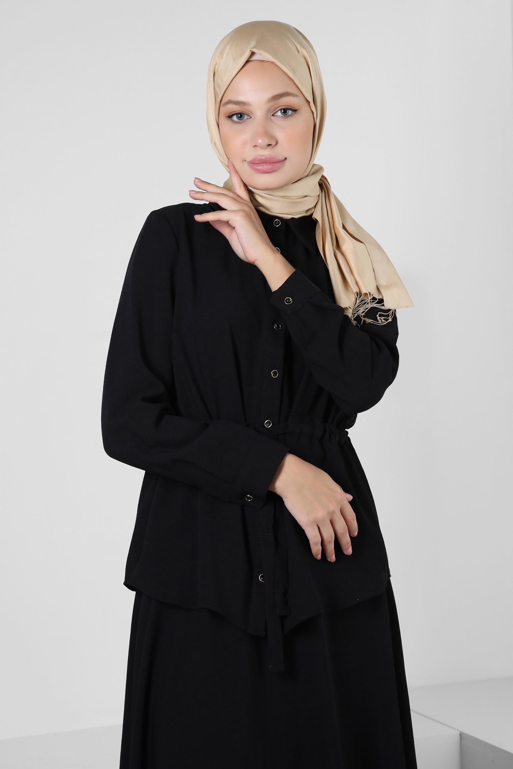 Tesettür giyim SİYAH GÖMLEK YAKA BELİ BÜZGÜLÜ İKİLİ ETEKLİ TAKIM 43893