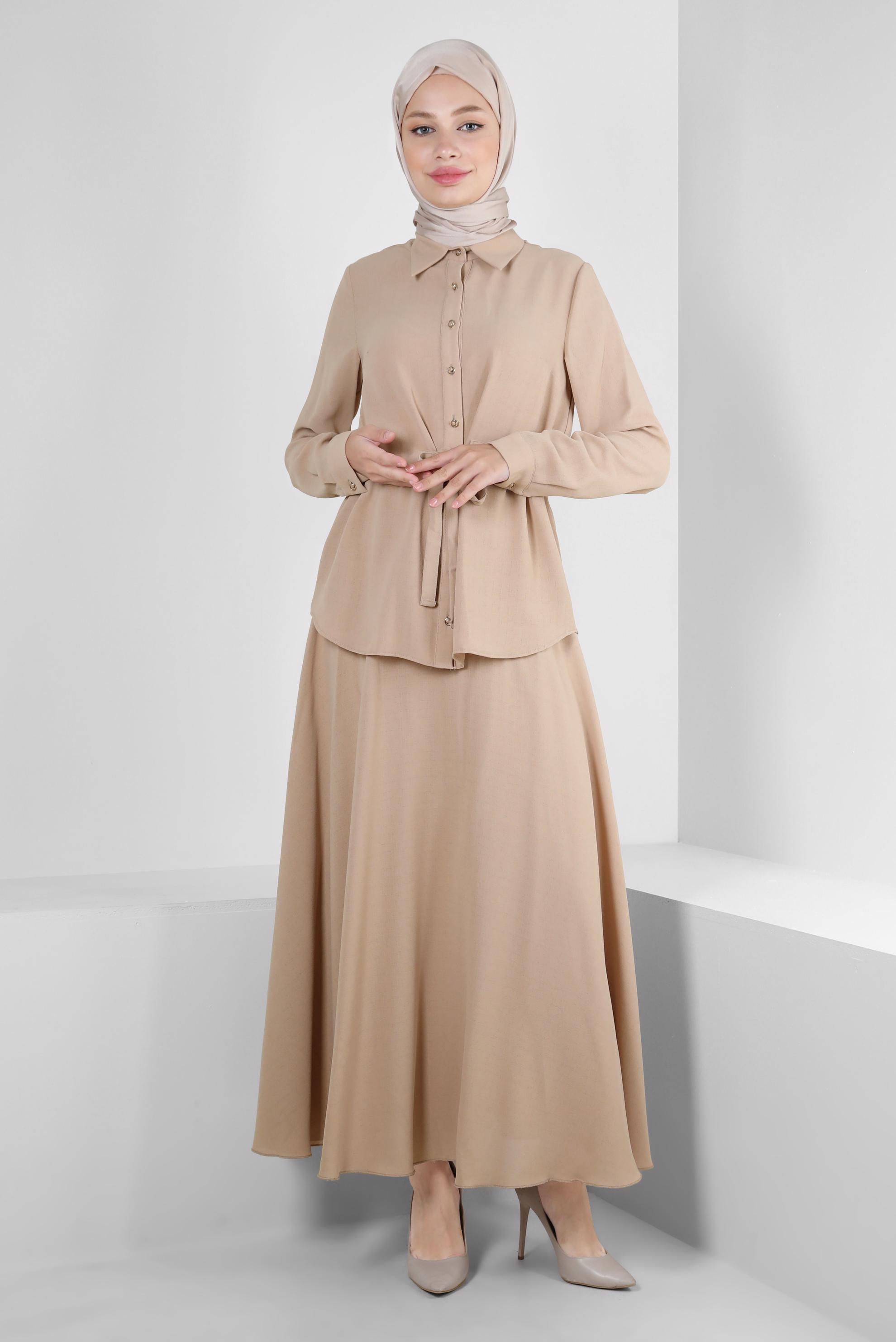 Tesettür giyim BEJ GÖMLEK YAKA BELİ BÜZGÜLÜ İKİLİ ETEKLİ TAKIM 43893