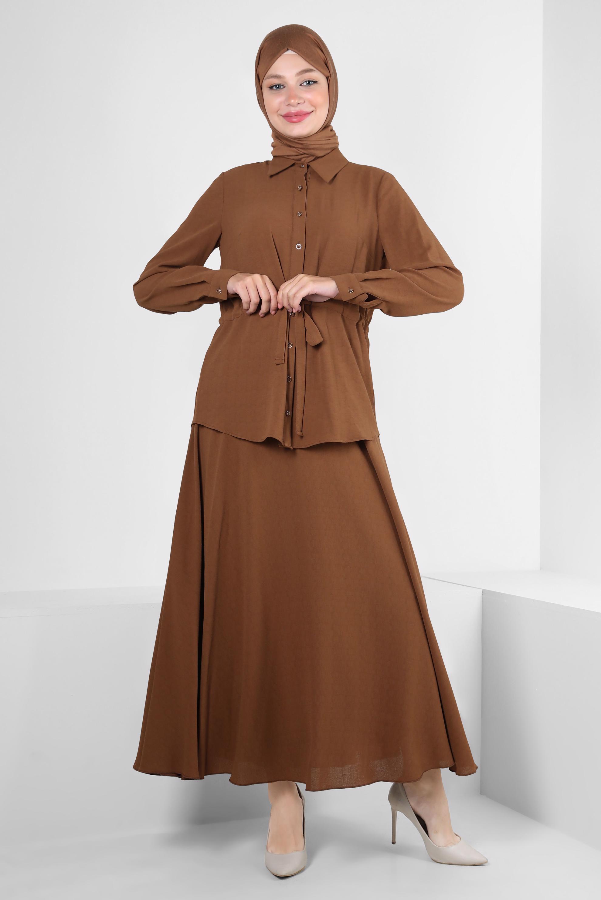 Tesettür giyim KAHVE GÖMLEK YAKA BELİ BÜZGÜLÜ İKİLİ ETEKLİ TAKIM 43893