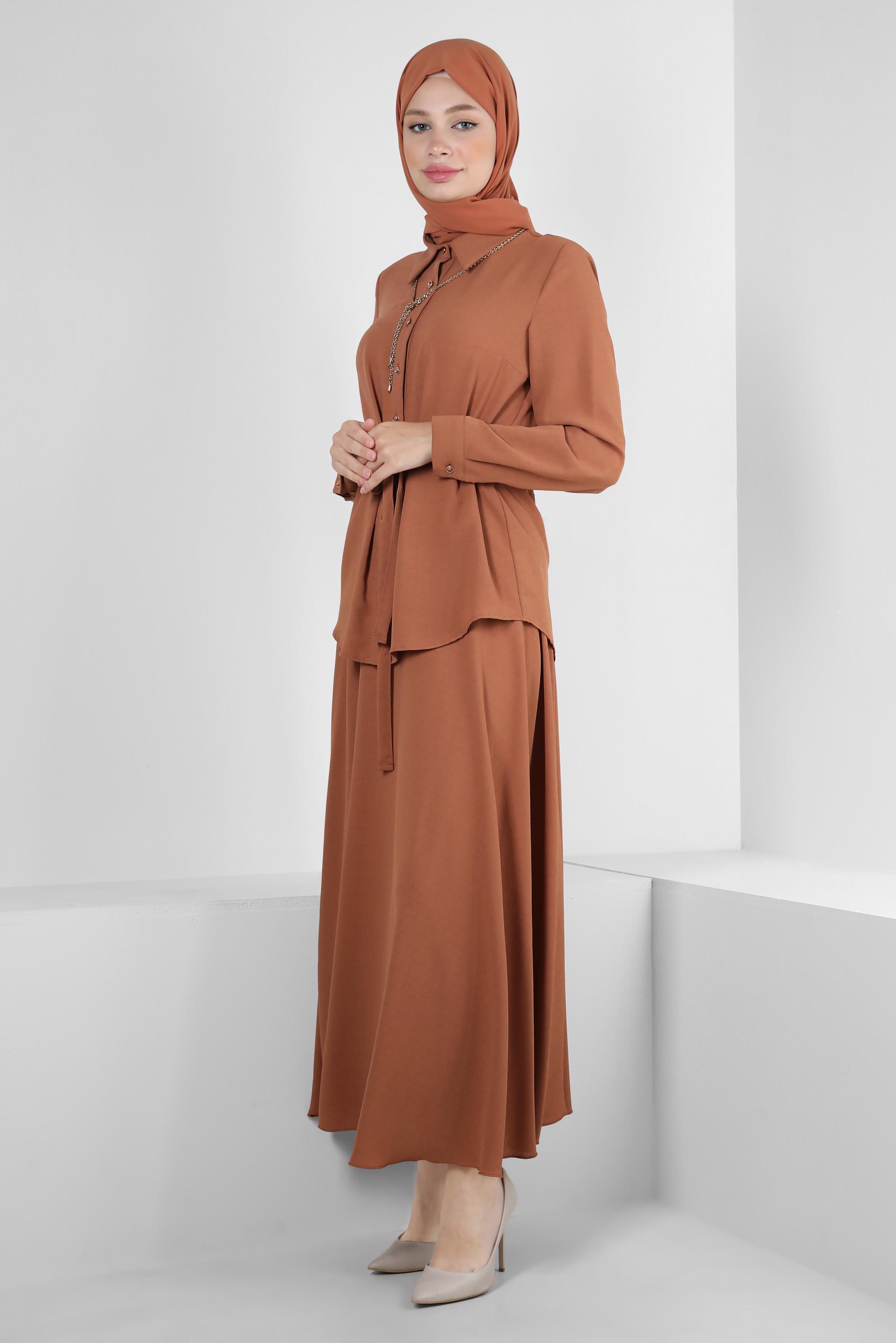Tesettür giyim KAHVE GÖMLEK YAKA BELİ BÜZGÜLÜ İKİLİ ETEKLİ TAKIM 43893