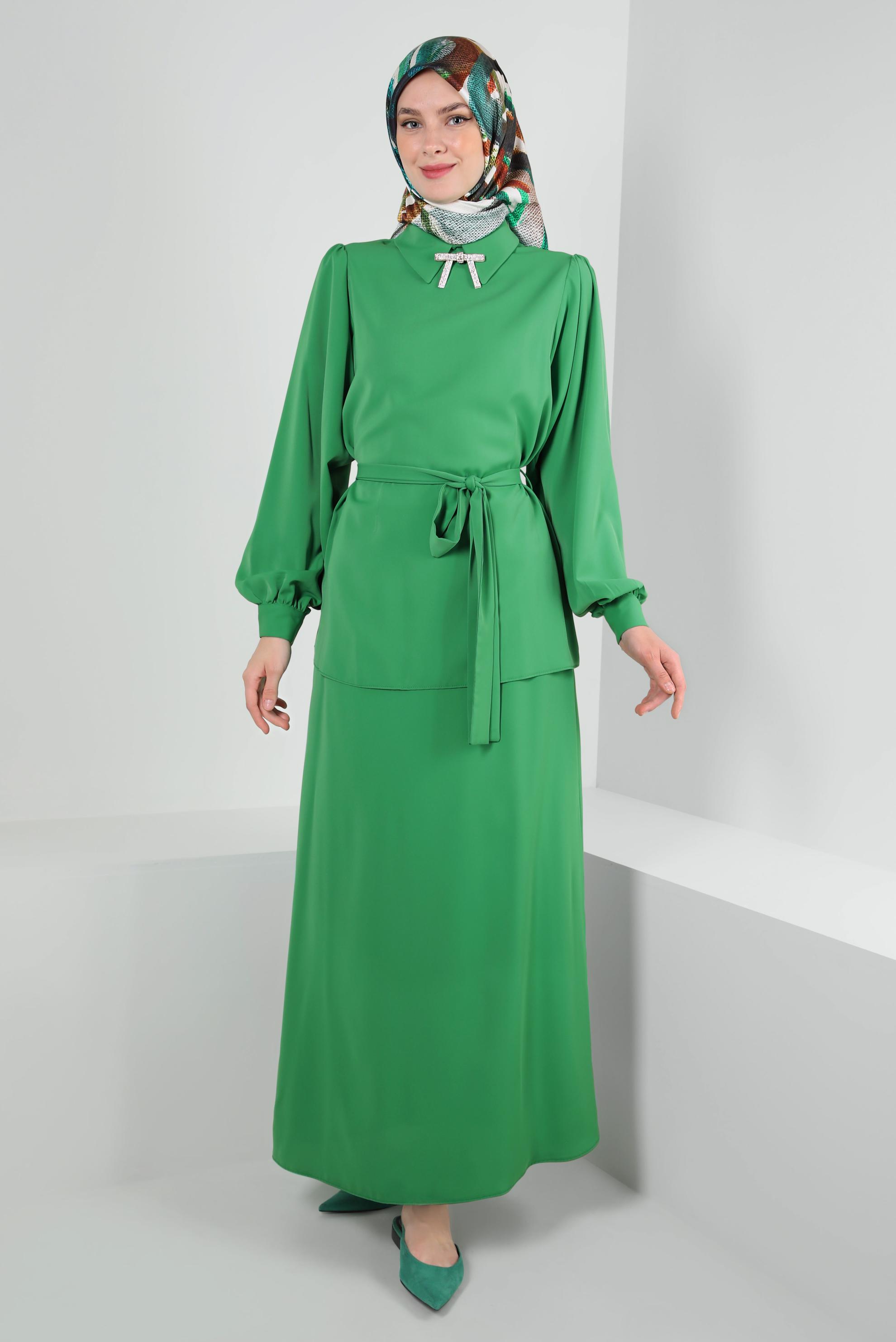 Tesettür giyim YEŞİL FİYONK DETAYLI BALON KOL ETEKLİ TAKIM 43911