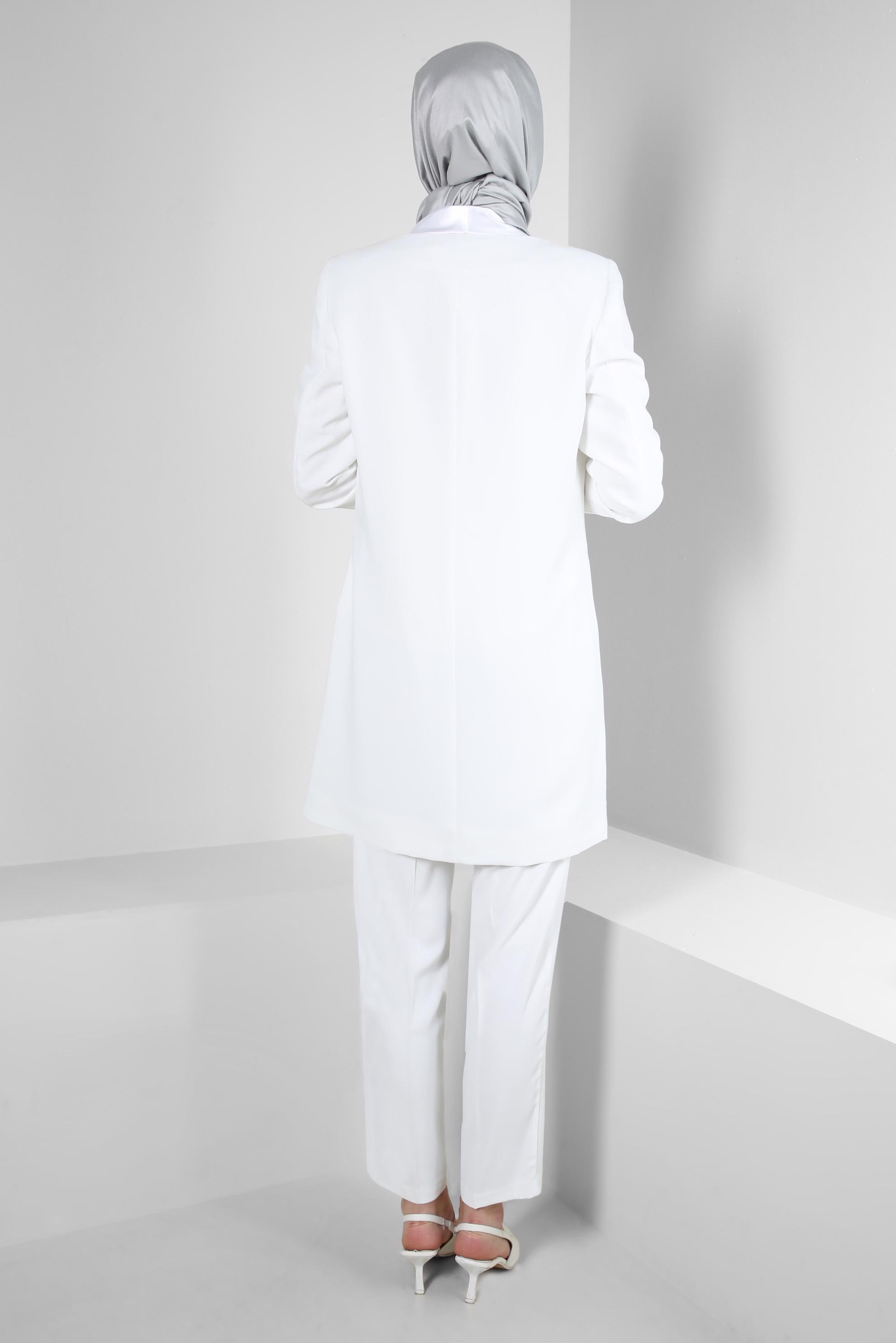 Tesettür giyim BEYAZ TAŞ DÜĞMELİ KRUVAZE YAKA PANTOLONLU TAKIM 30316