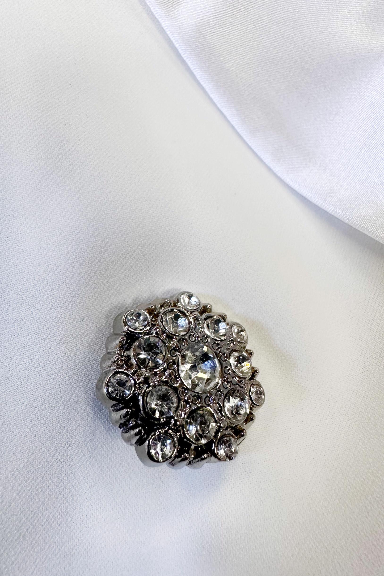 Tesettür giyim BEYAZ TAŞ DÜĞMELİ KRUVAZE YAKA PANTOLONLU TAKIM 30316