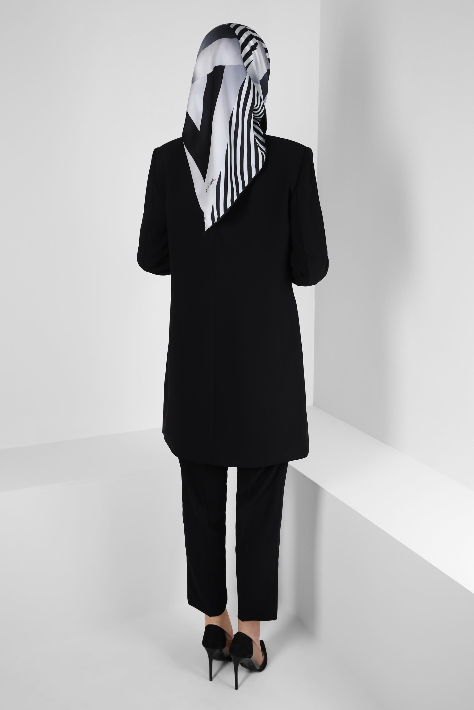 Tesettür giyim SİYAH TAŞ ŞERİTLİ KLASİK PANTOLONLU TAKIM 30322
